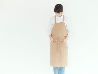 mina perhonen 新品タグ付き　choucho エプロン　ベージュ ゴールデンウィーク特別アイテム kotiにてエプロン発売のお知らせ。5月