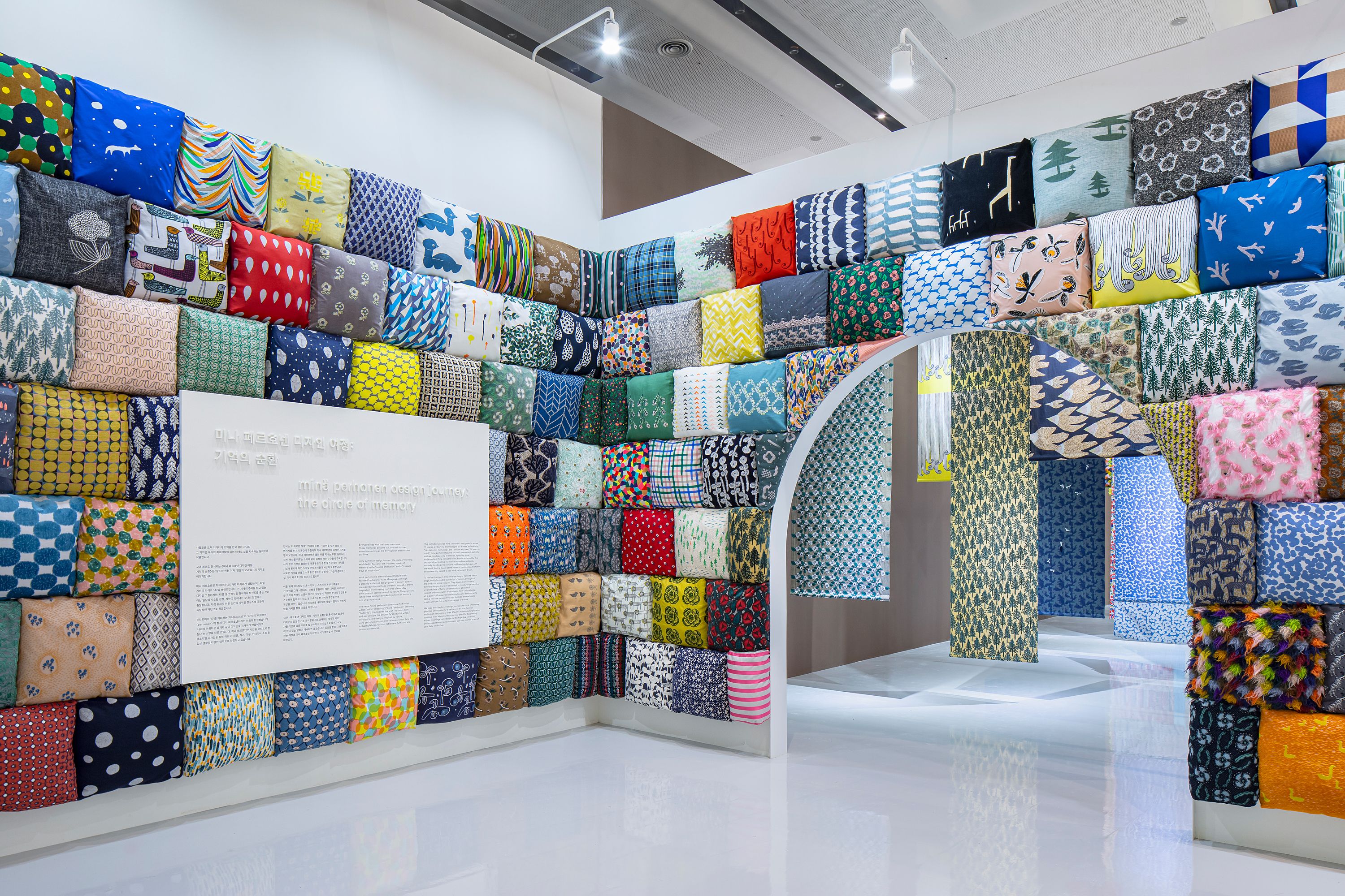 Announcement of the extension of the exhibition 