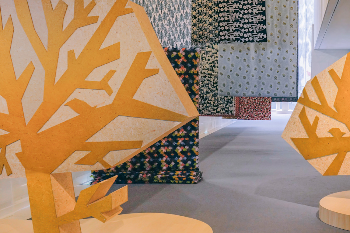 minä perhonen exhibition view - minä perhonen