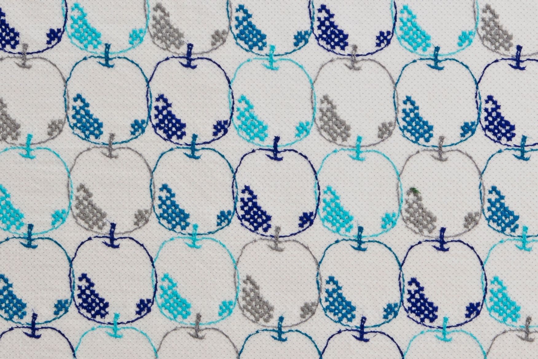 ミナペルホネン mela リンゴ の ピンバッジ 4個 ミナペルホネン mela