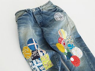 確認ページ　デニムリメイクバッグ　レトロ　酒ラベル　アニメ 840 デニム＊リメイク＊バッグ＊トートバッグ - メルカリ