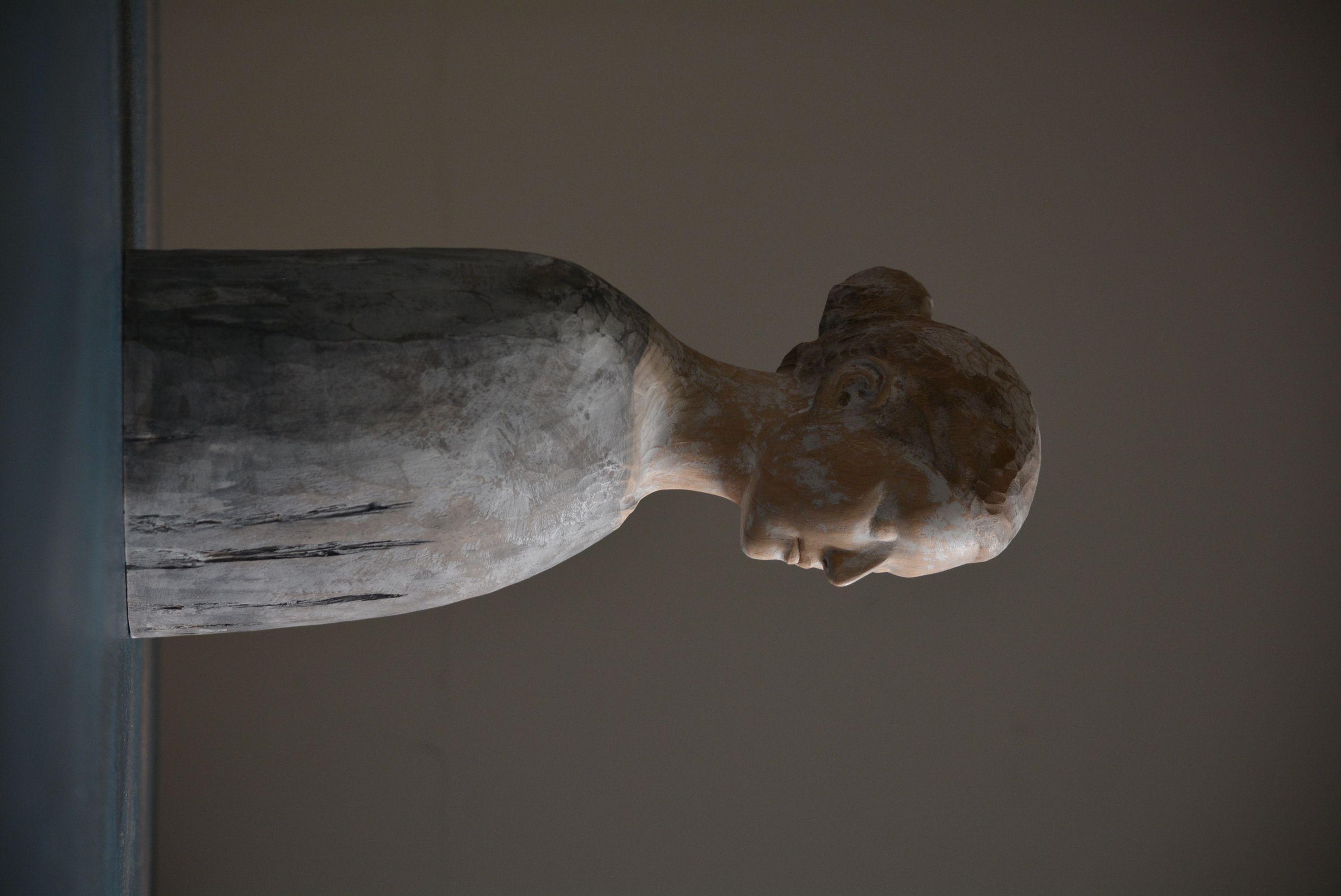 クロヌマタカトシ 木彫人物像 クロヌマタカトシ 現象 | 奈義町現代美術館 |