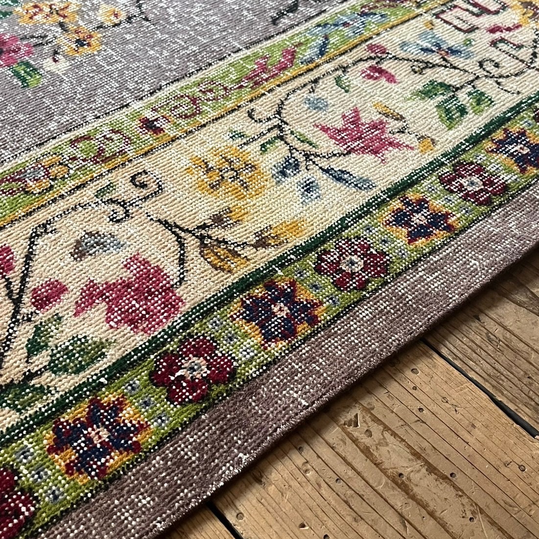 Vintage Turkish Rug - minä perhonen