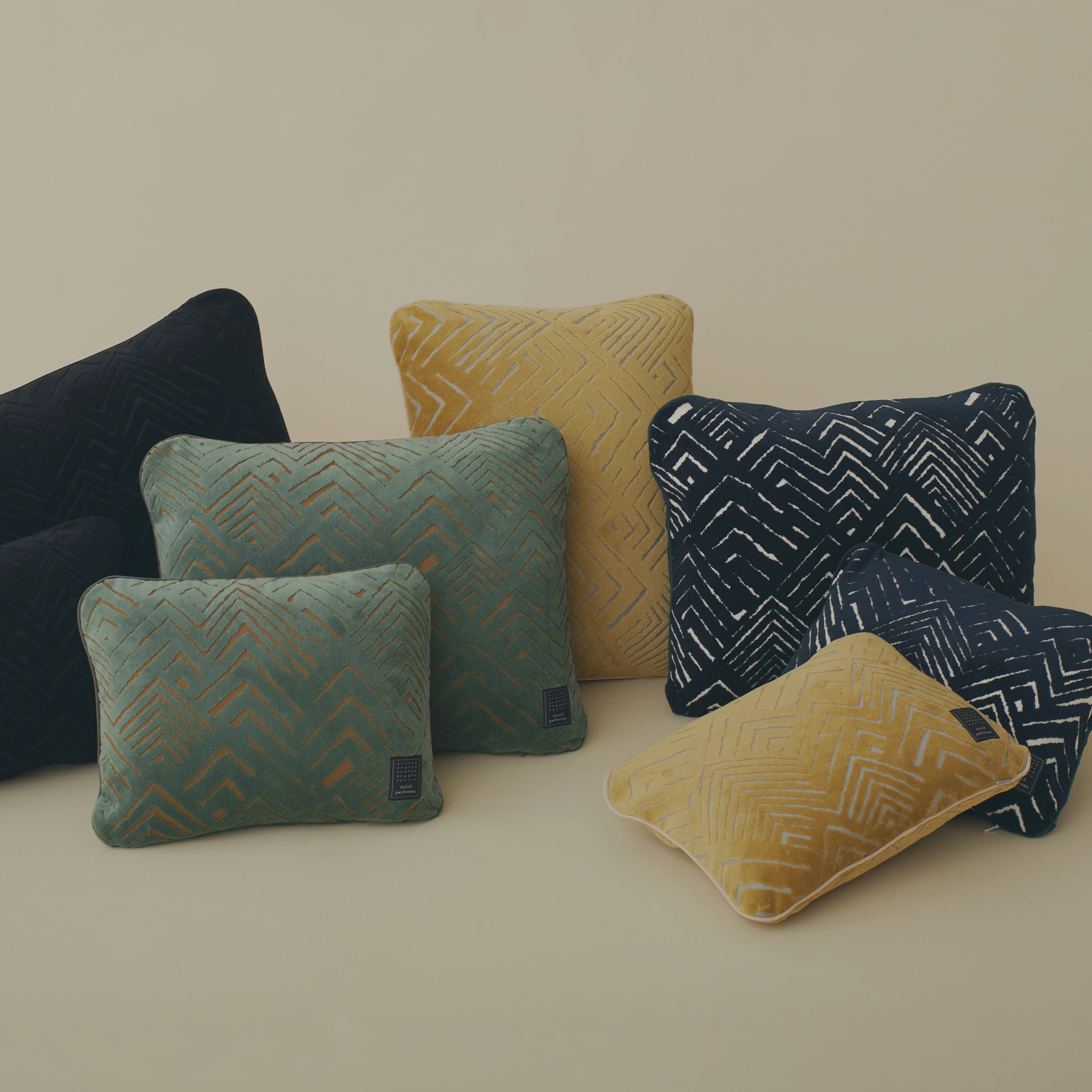 Cushions - minä perhonen