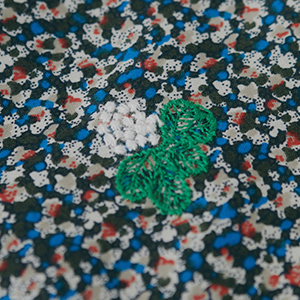 pepper + light berry ファブリック - minä perhonen