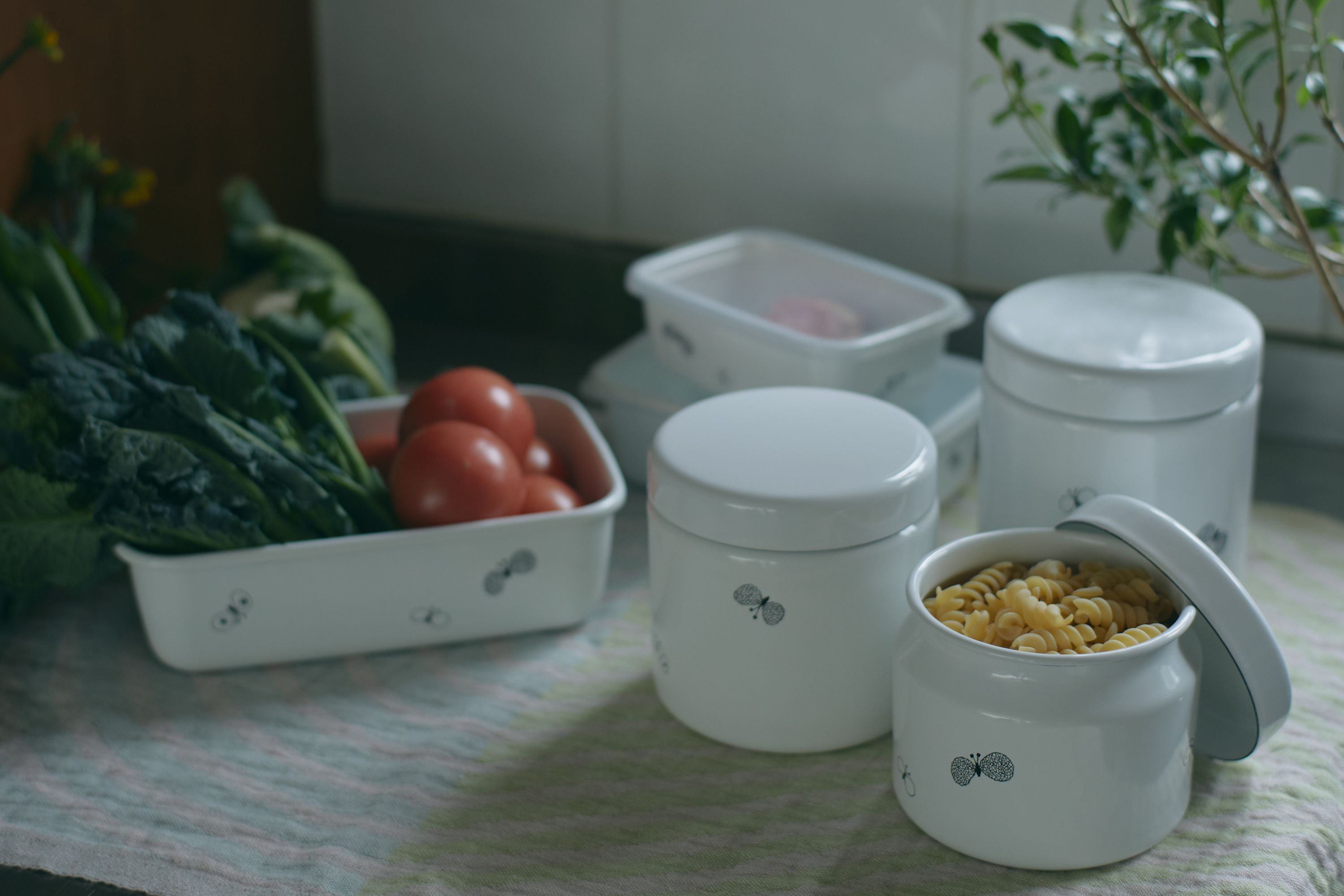 forest wave ミナペルホネン 鍋つかみ 鍋敷き 二色セット Amazon｜【 STAUB × minä perhonen 】 staub ストウブ 「 ミナ