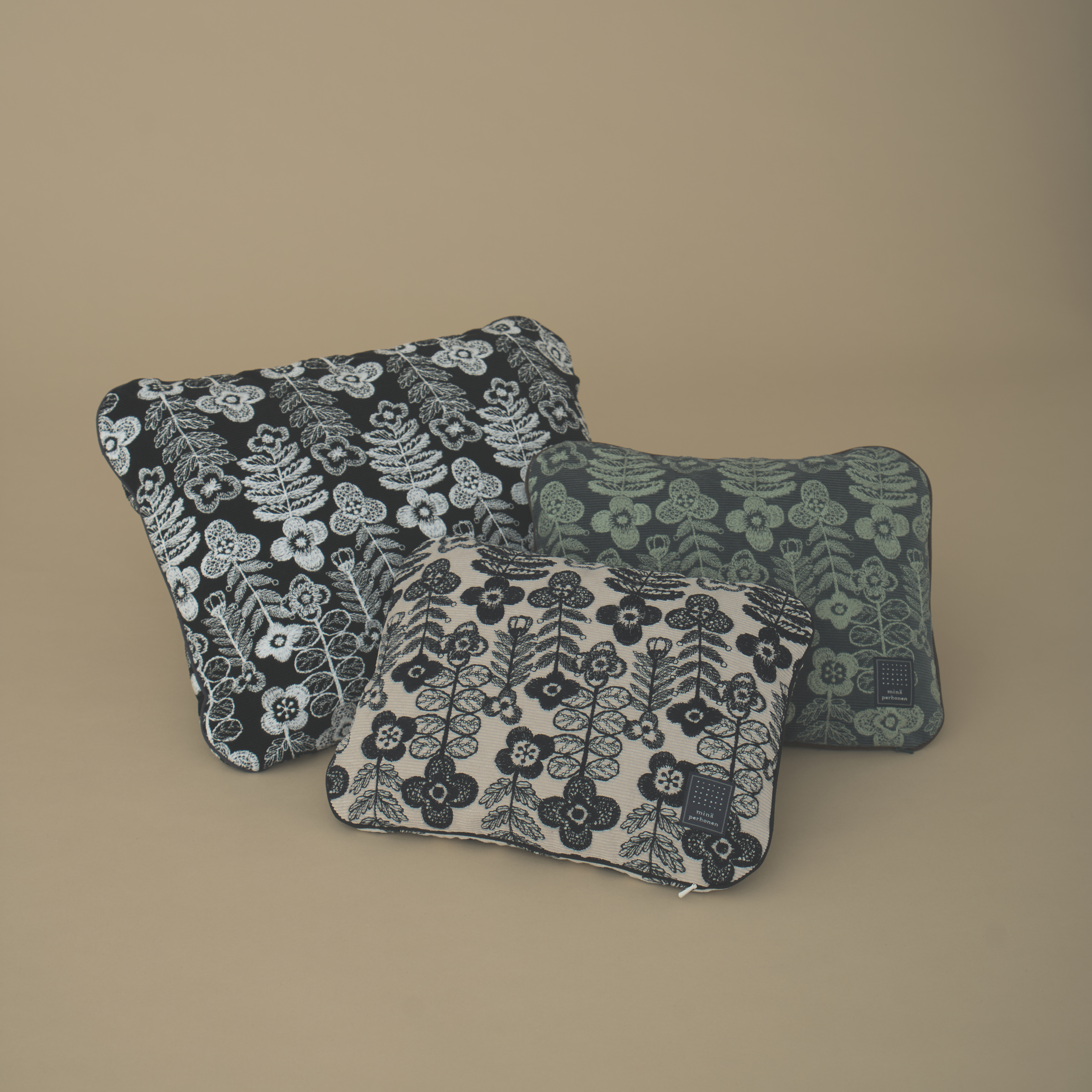 【新品Lサイズ】ミナペルホネン papurikko cushion mina perhonen gnocchi cushion -papurikko- - ミナペルホネン正規取扱