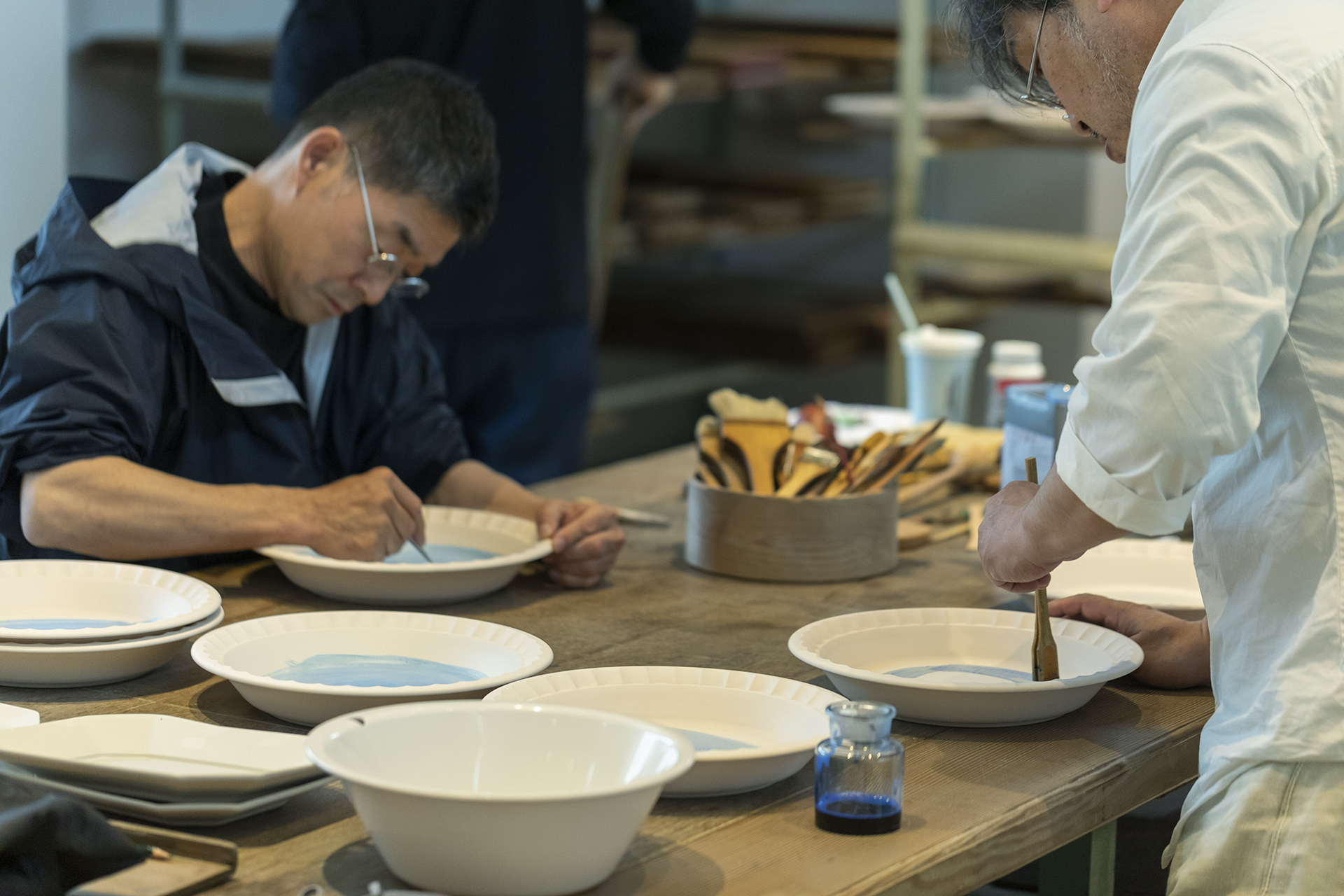 人気作家　陶芸家内田鋼一　加彩陶板三枚　ケーキスタンド　新品未使用 人気作家 陶芸家内田鋼一 加彩陶板三枚 ケーキスタンド 新品未