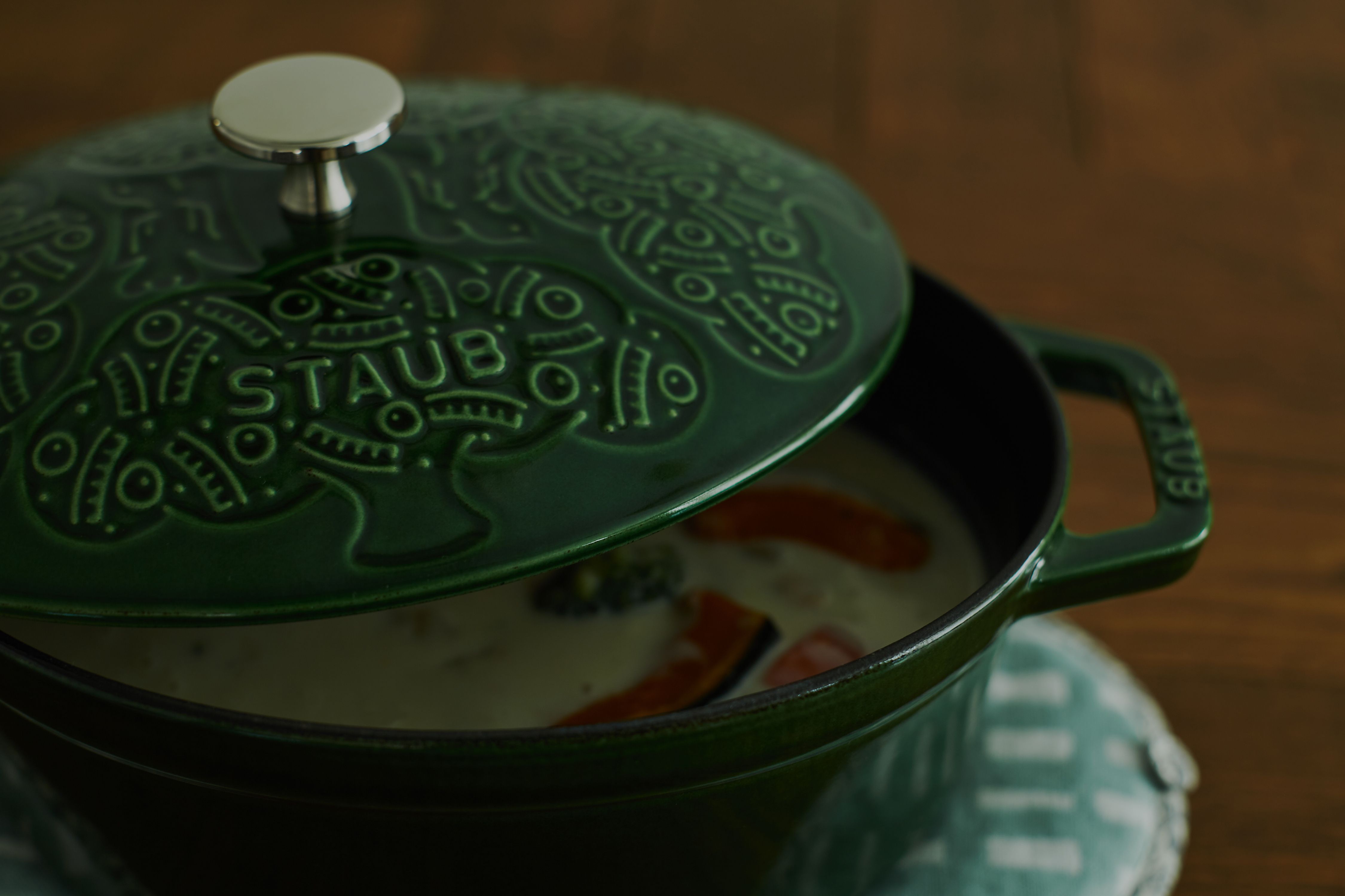 STAUB × minä perhonen Forest cocotte 直営店での発売の