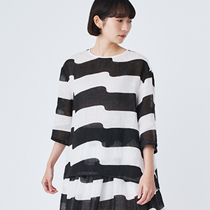 wind flagクルーネックブラウス