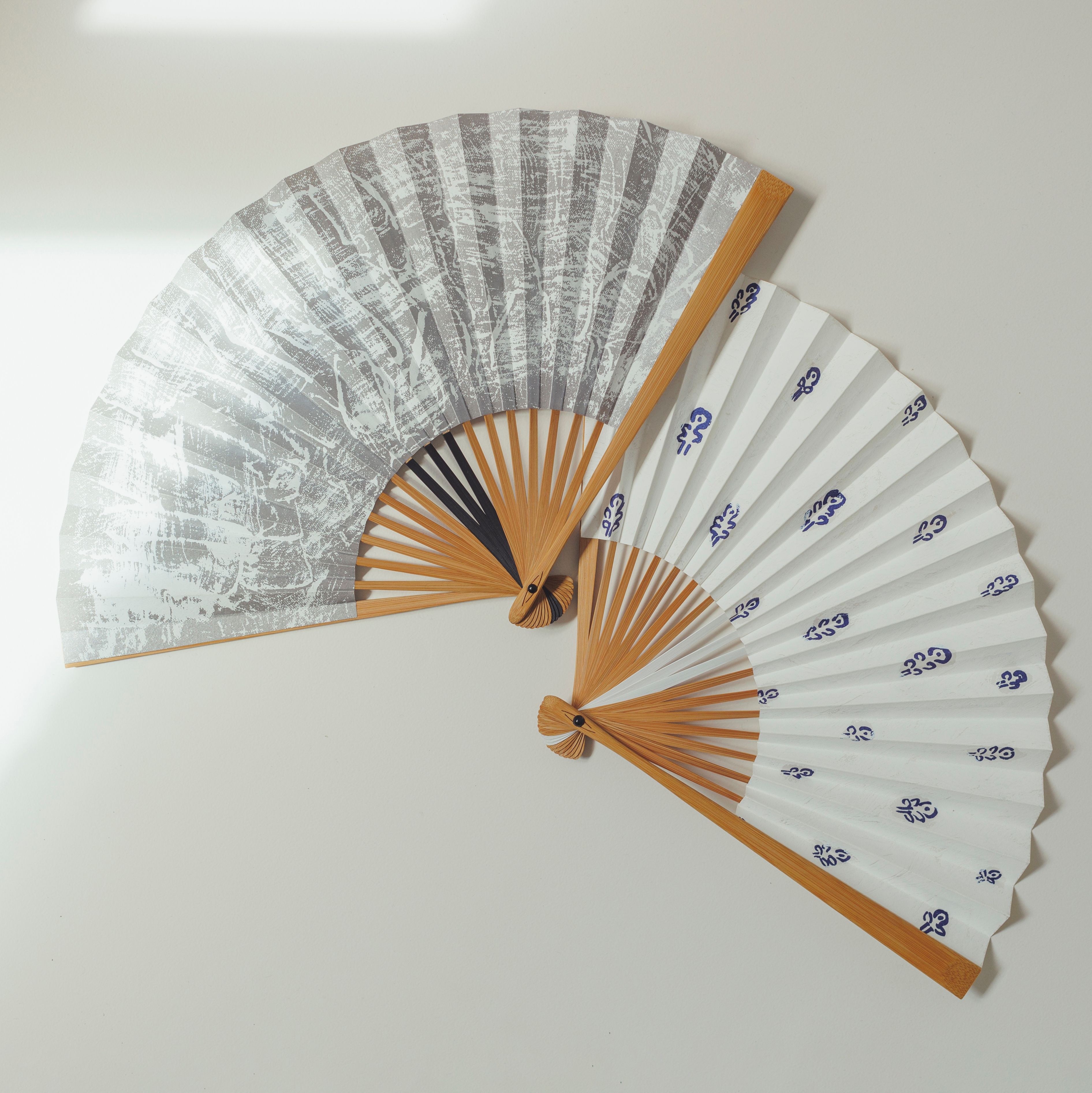 バナナとイエロう」より皆川明とのコラボレーションによる扇子が発売