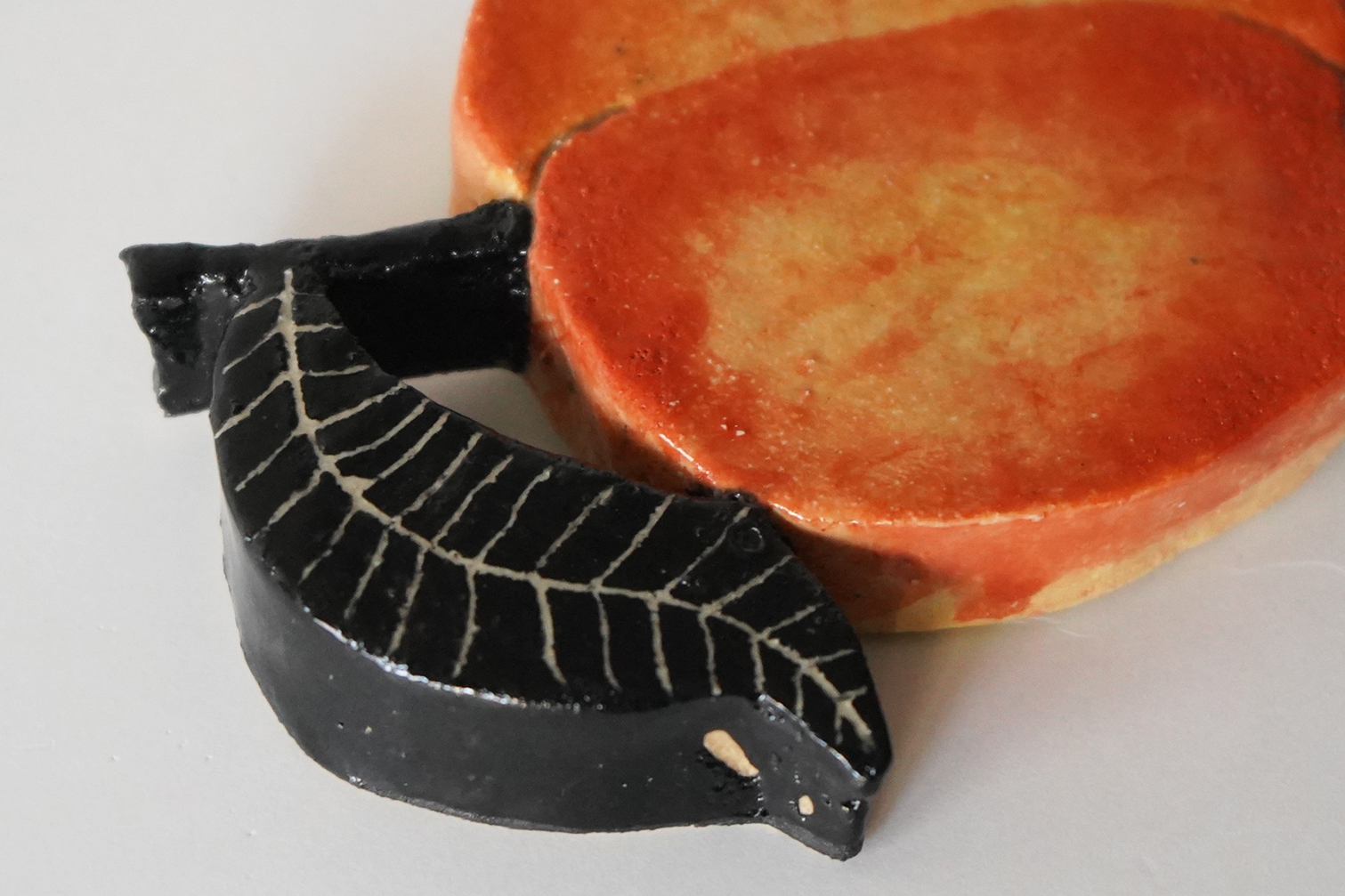 Ceramic Relief Peach - minä perhonen