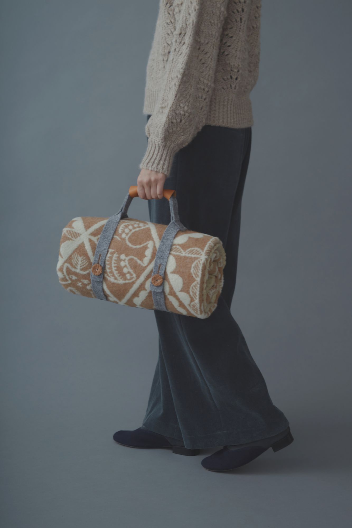 Blanket Holder - minä perhonen