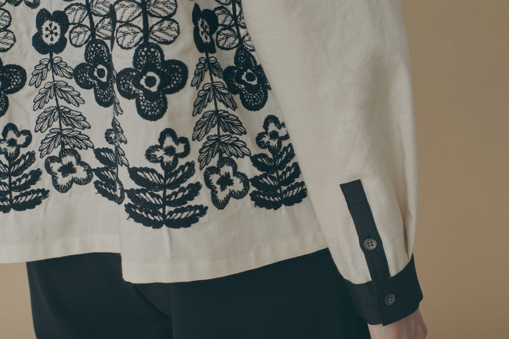 swing garden クルーネックブラウス - minä perhonen