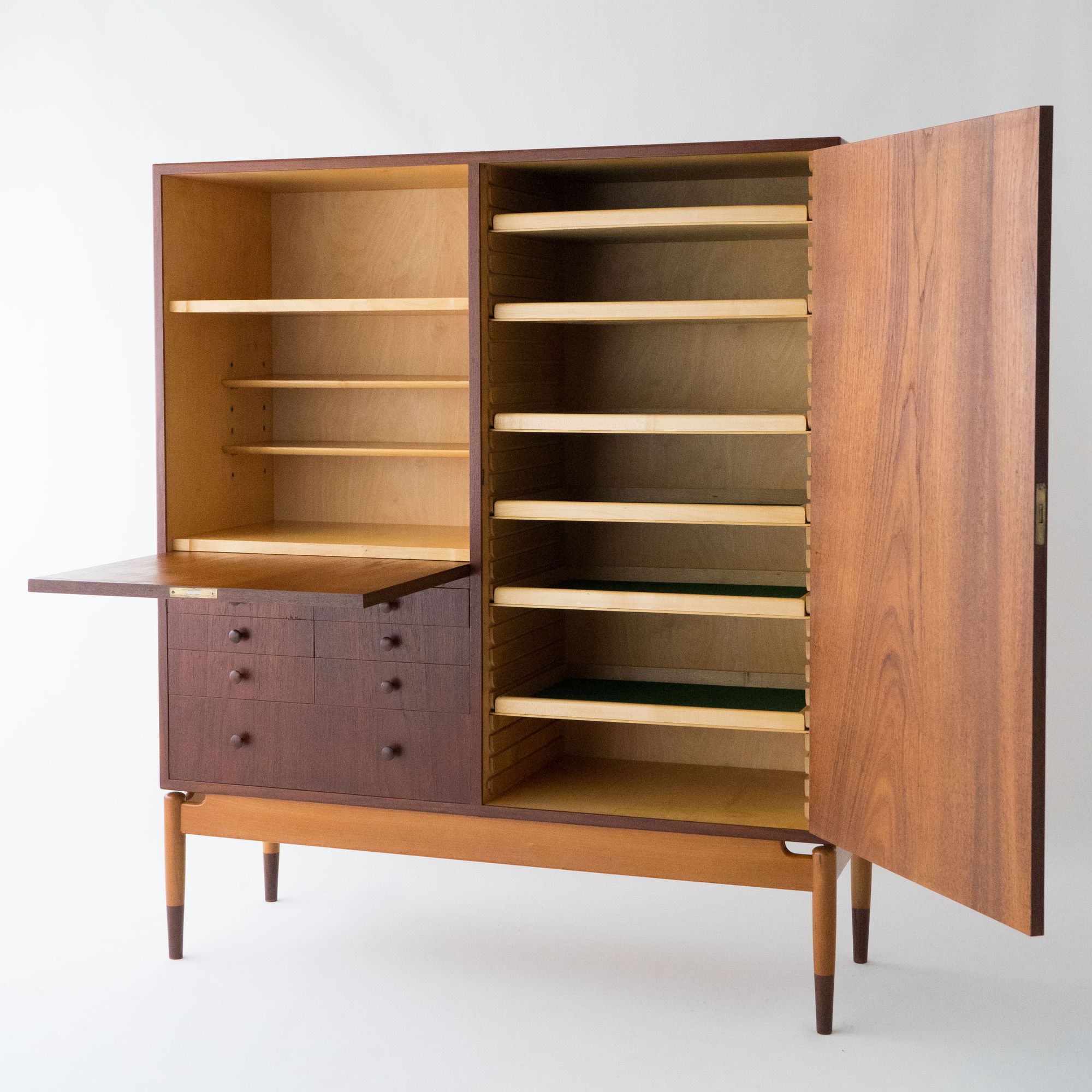 Soren Willadsen Cabinet - minä perhonen