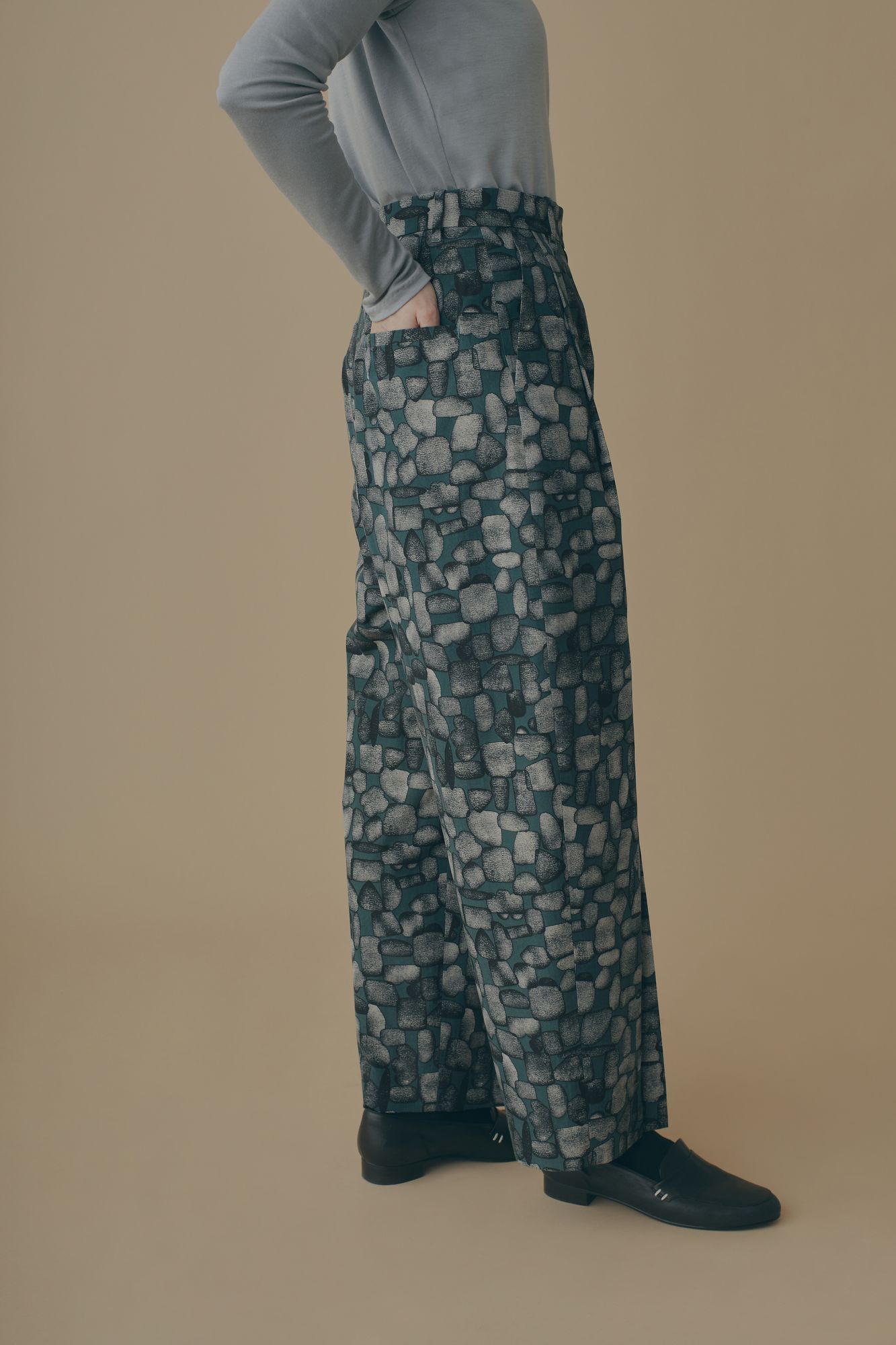 ミナペルホネン　新品　カーキ　パンツ kivi パンツ - minä perhonen