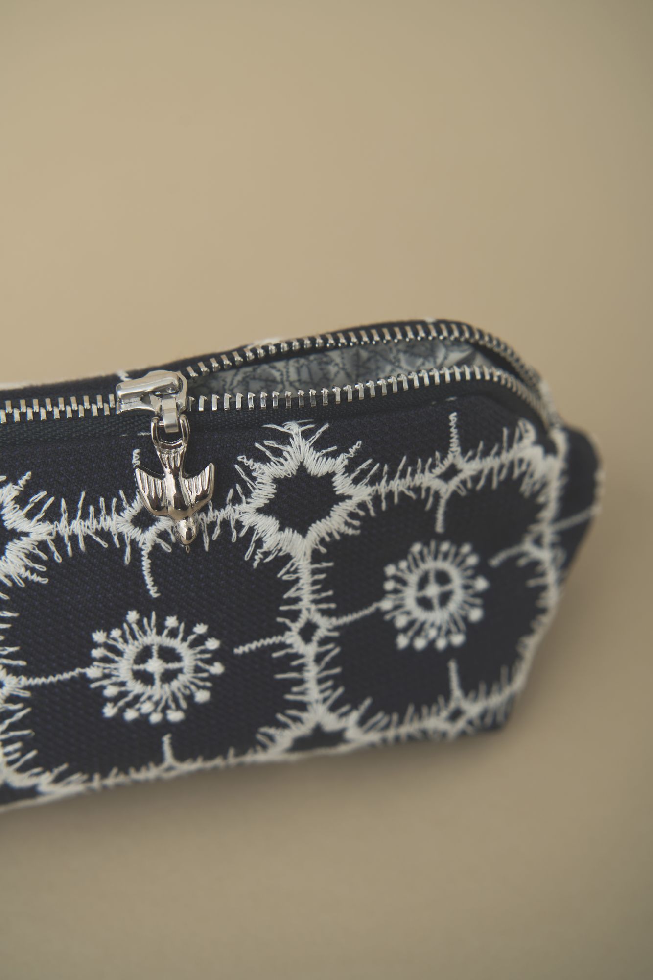 anemone quartz pouch - minä perhonen