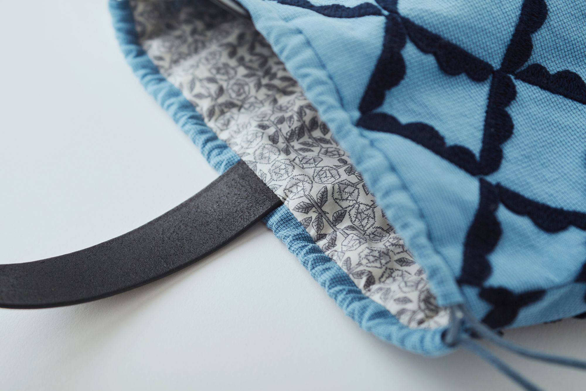 petal fence pear bag / drop bag - minä perhonen