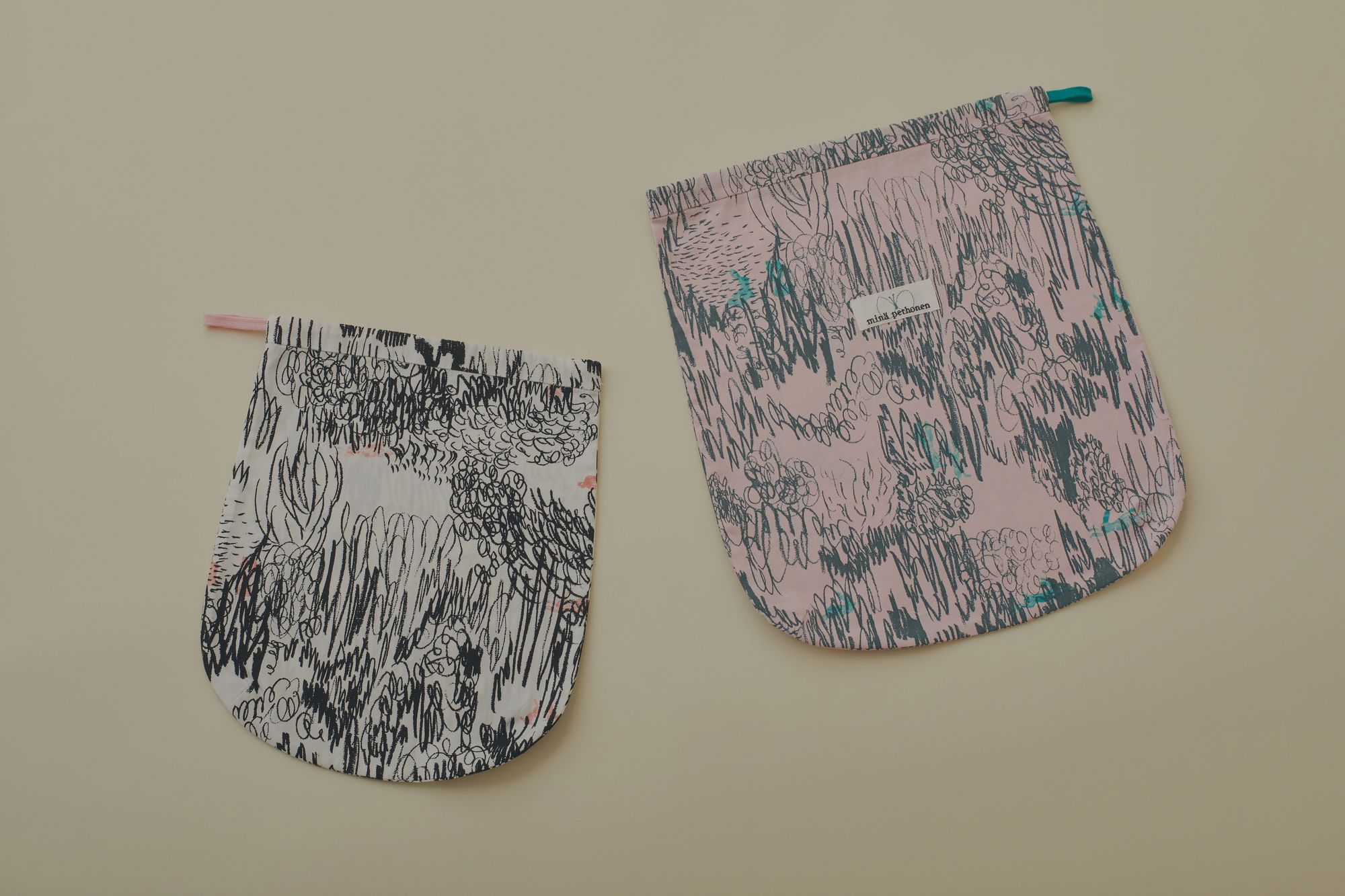 うさぎちゃんさま専用 ミナペルホネン巾着袋2点➕白樺トレイ うさぎちゃんさま専用 ミナペルホネン巾着袋2点➕白樺トレイ うさぎ