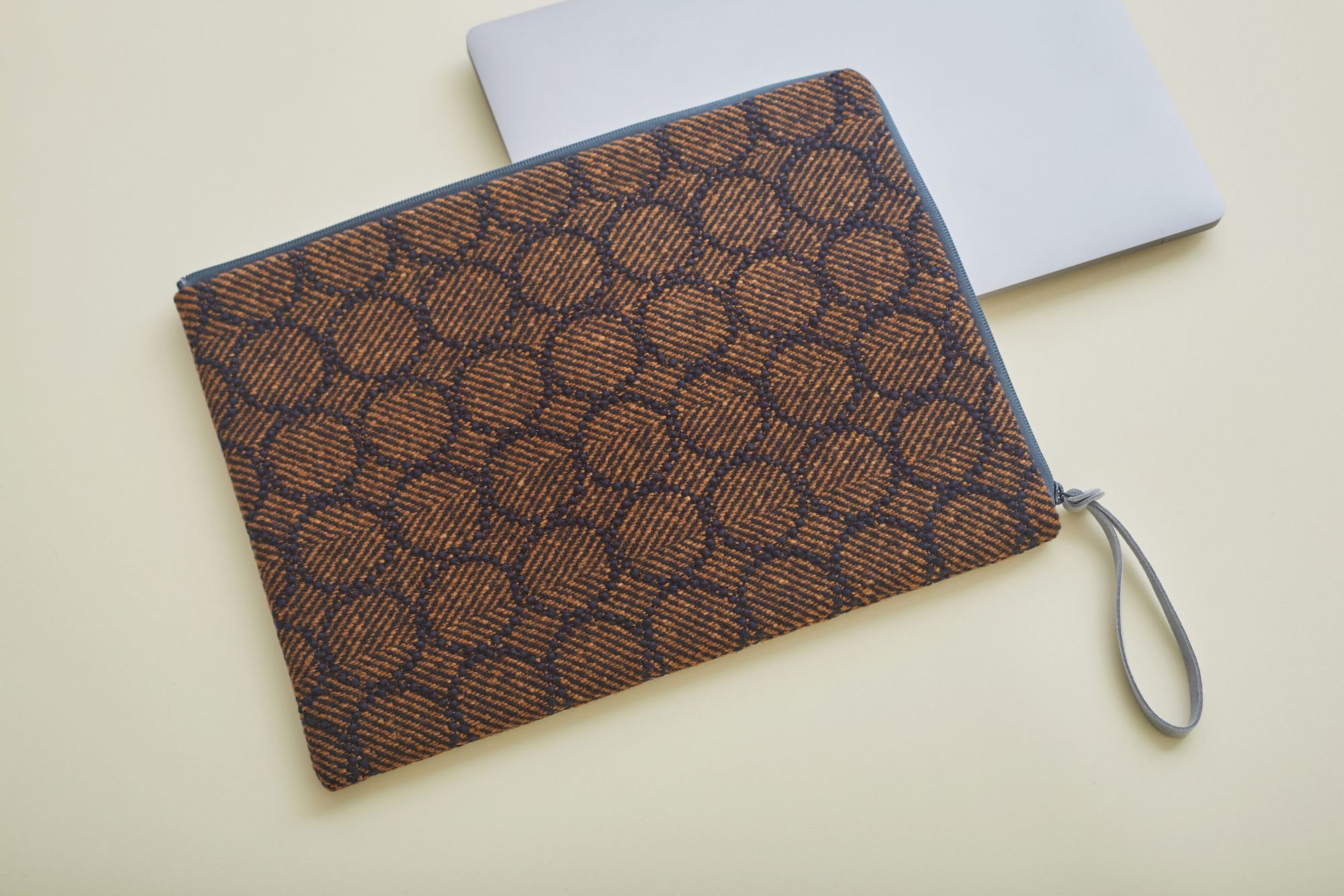 tambourine pc pal / tablet pal - minä perhonen