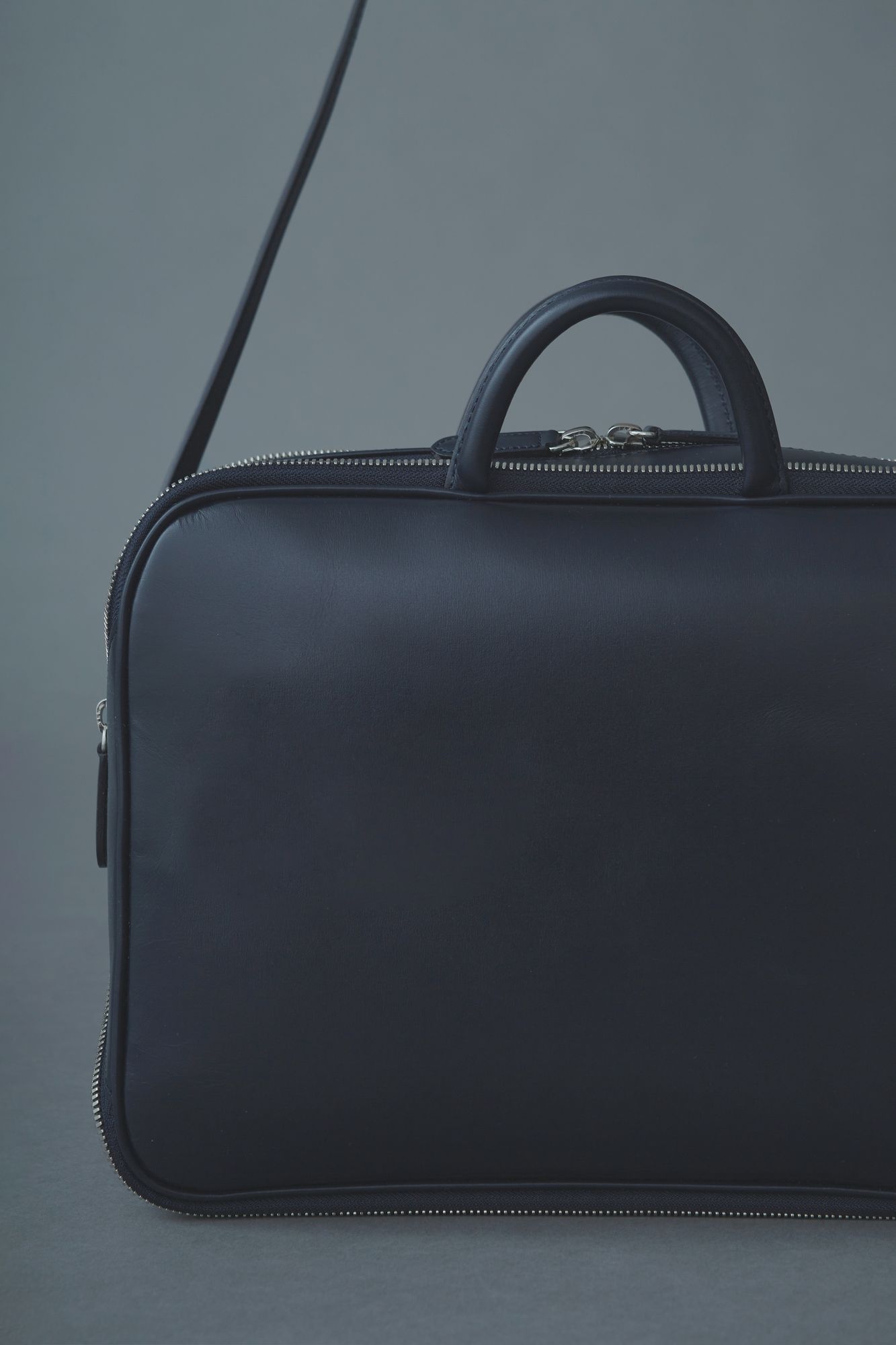 ミナペルホネン　siemen bag ショルダーバッグ　ブラック　レザー　本革 siemen bag ショルダーバッグ - minä perhonen