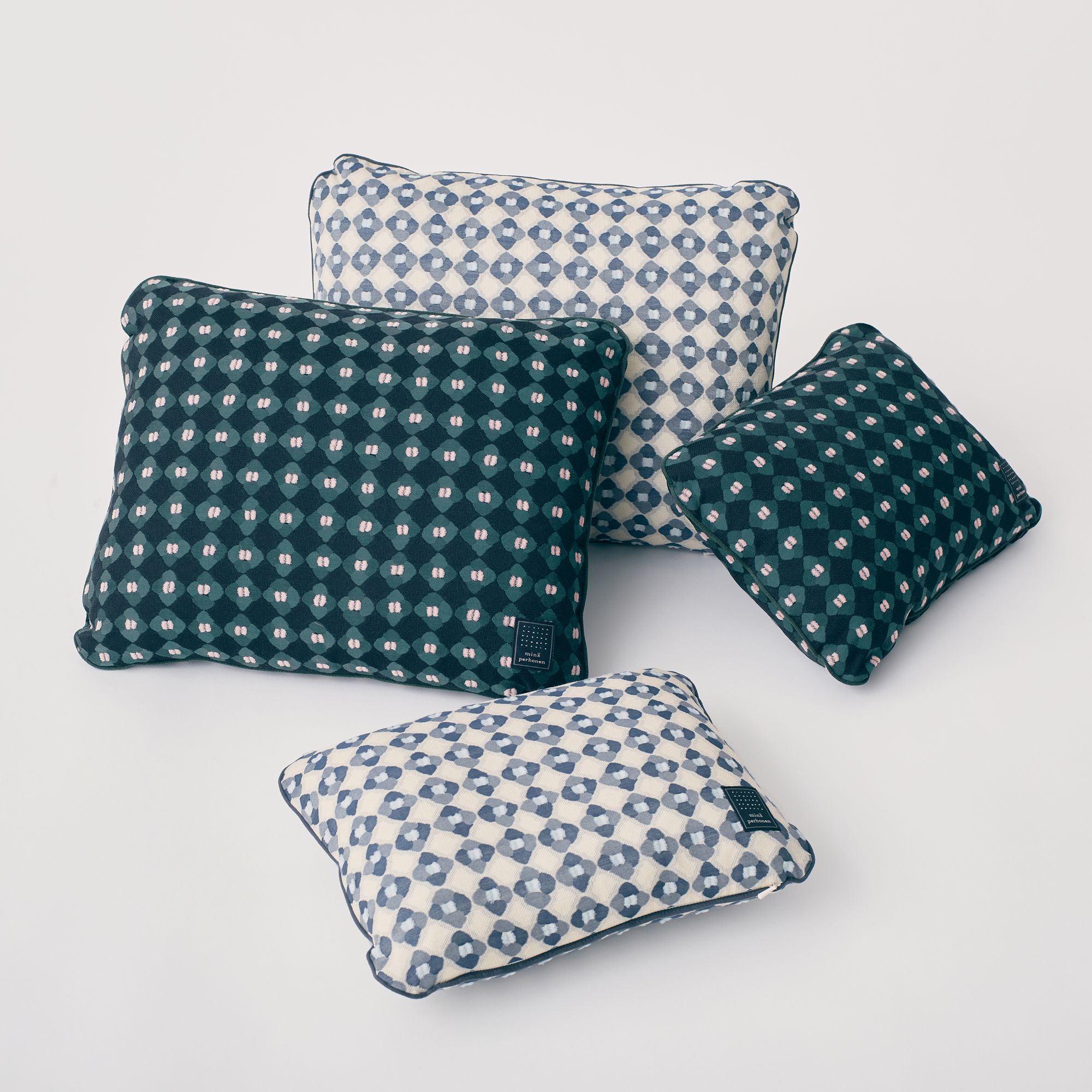 kukka kakku gnocchi cushion - minä perhonen