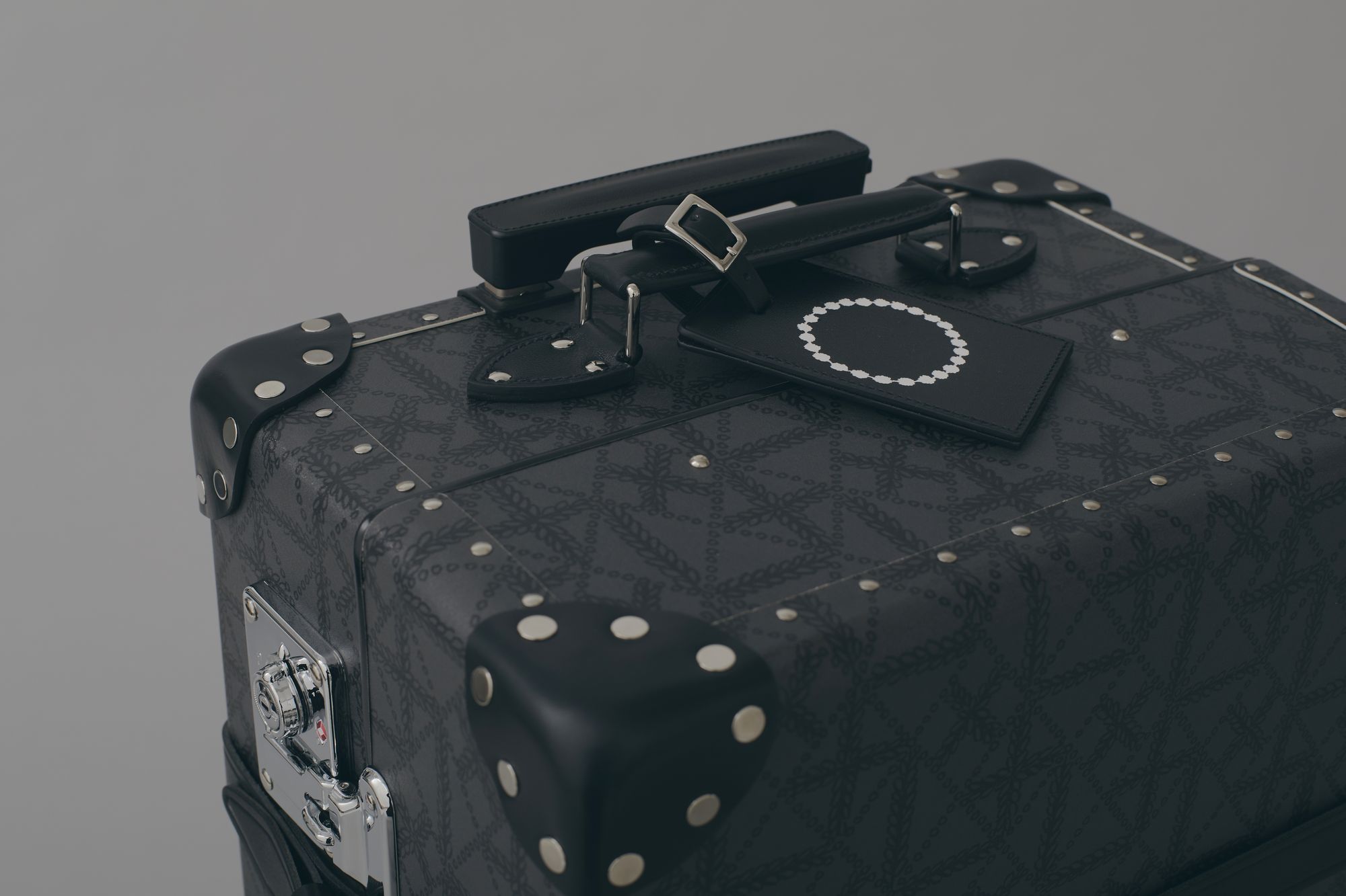 ■非売品　GLOBE-TROTTER BESPOKE CASE　レザータグ □非売品 GLOBE-TROTTER BESPOKE CASE レザータグ