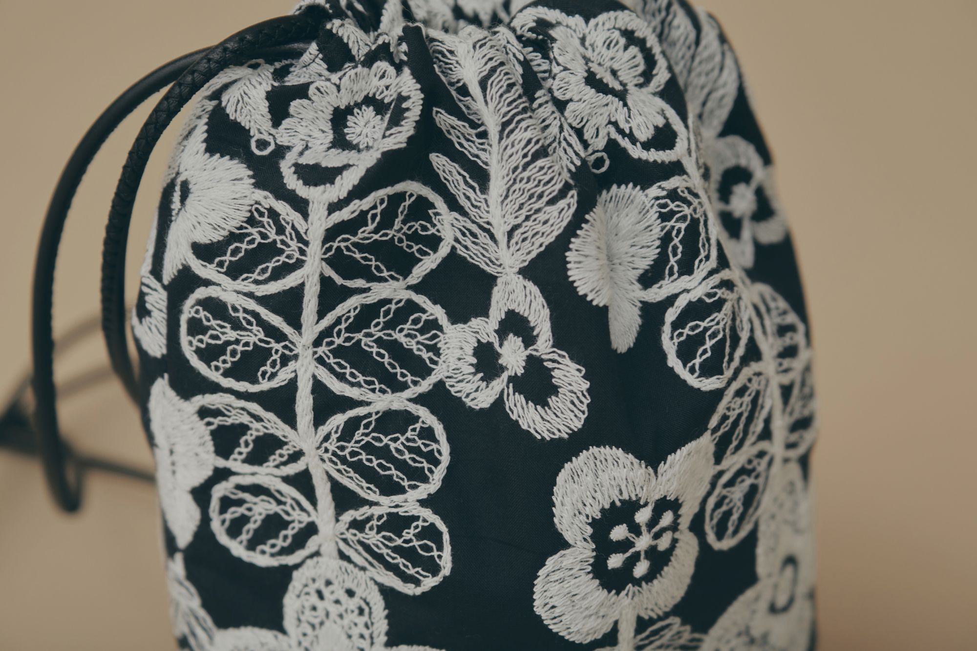 swing garden canelé pochette - minä perhonen