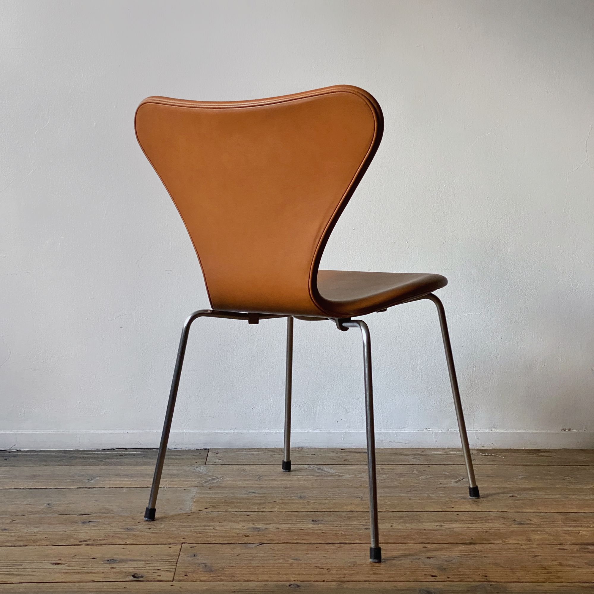 Seven Chair Leather - minä perhonen