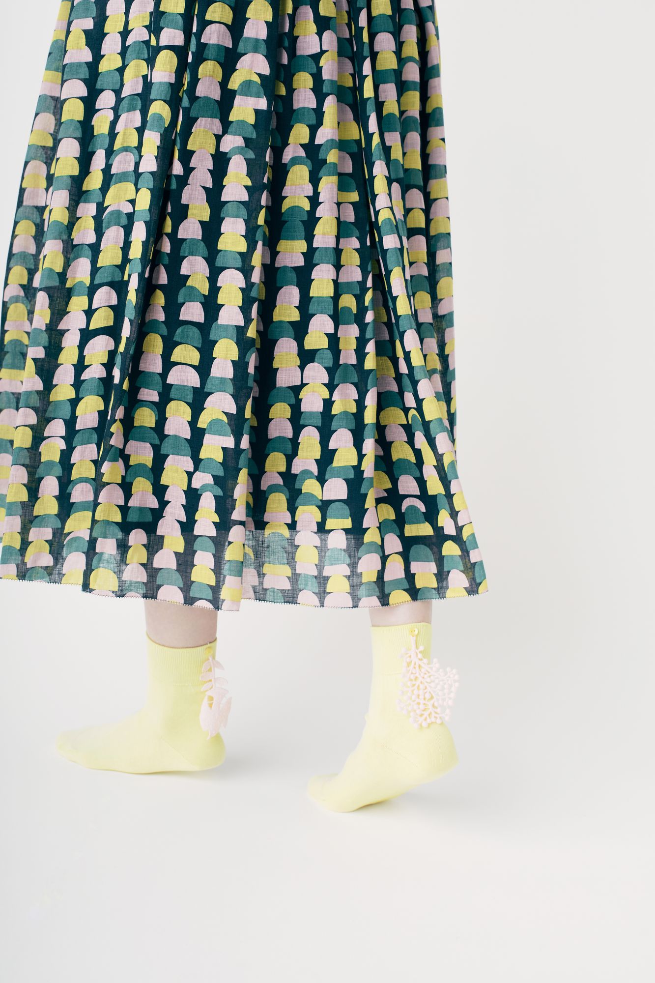 未使用ミナペルホネン “forest parade”のモチーフが揺れるソックス forest parade ソックス - minä perhonen