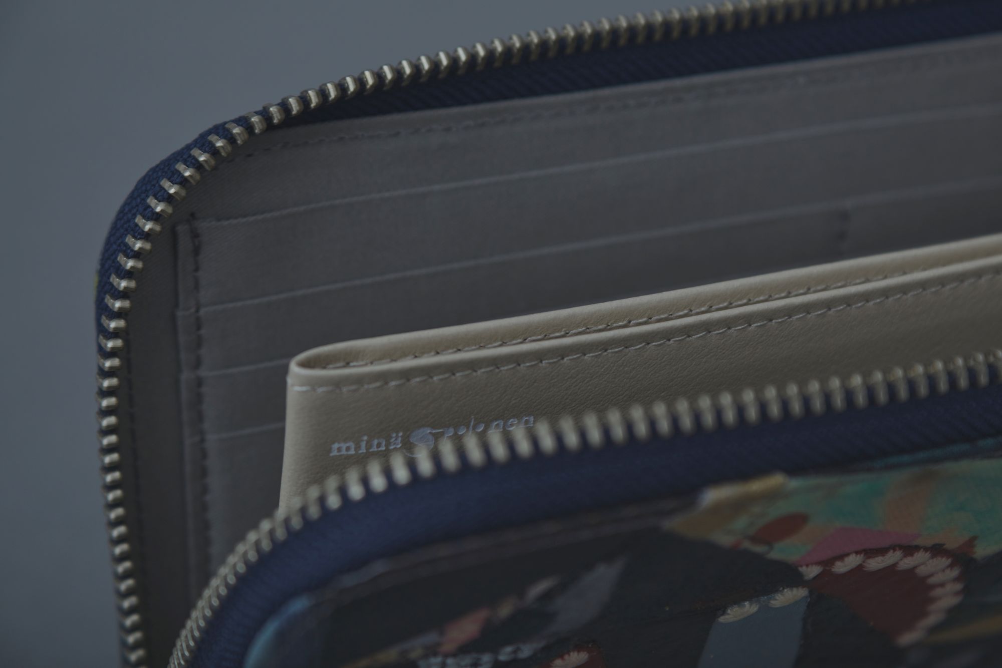 collage wallet - minä perhonen