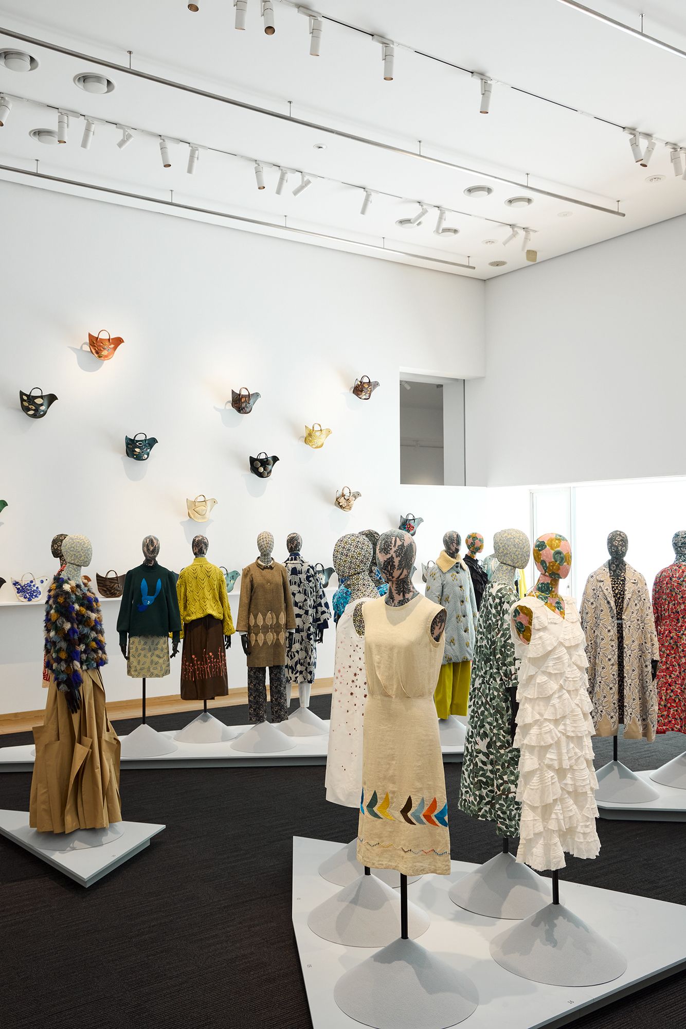 出品11/30まで★mina perhonen★ mina perhonen 25-26aw collection swing garden toast bag IV,BK