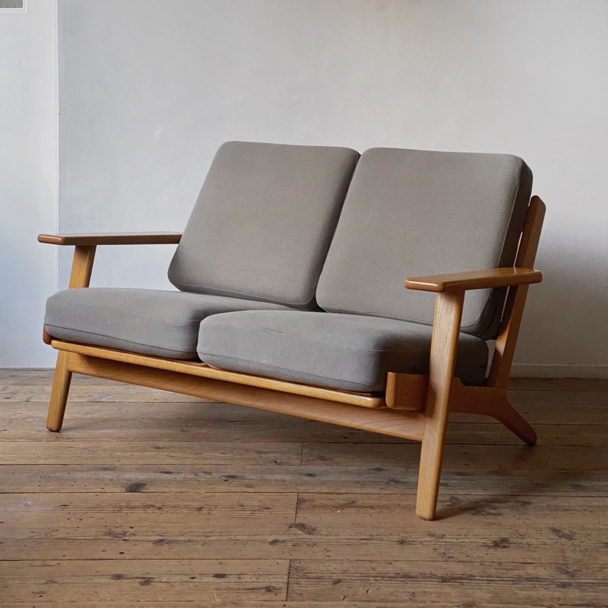 GE290 2-Seater Sofa - minä perhonen