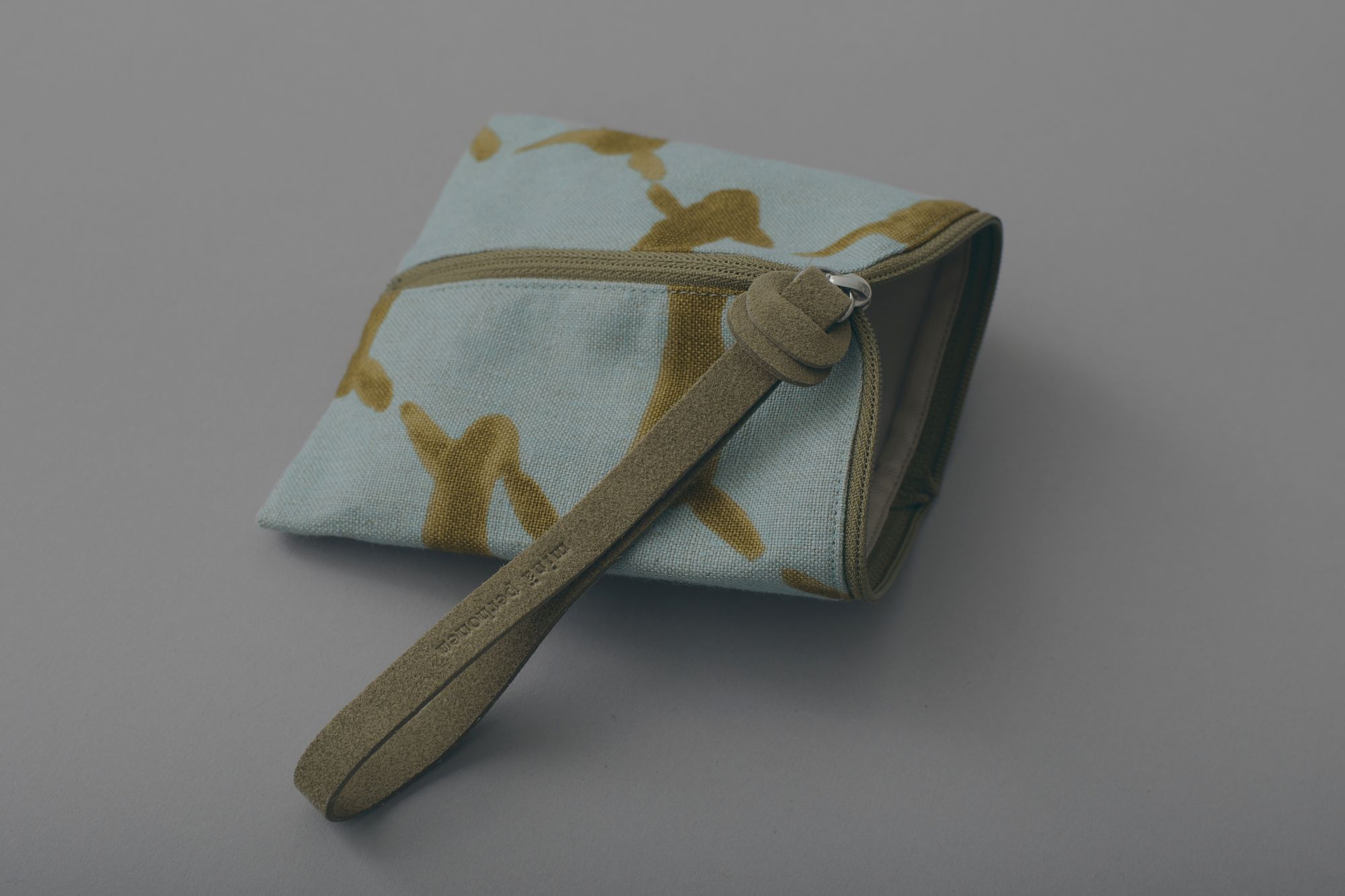 run run run tetra pouch - minä perhonen