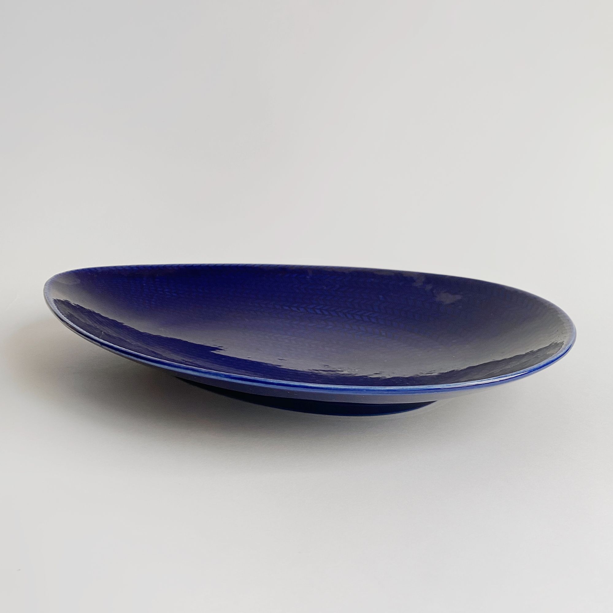 Blå Eld Teardrop Dish 28.5cm - minä perhonen
