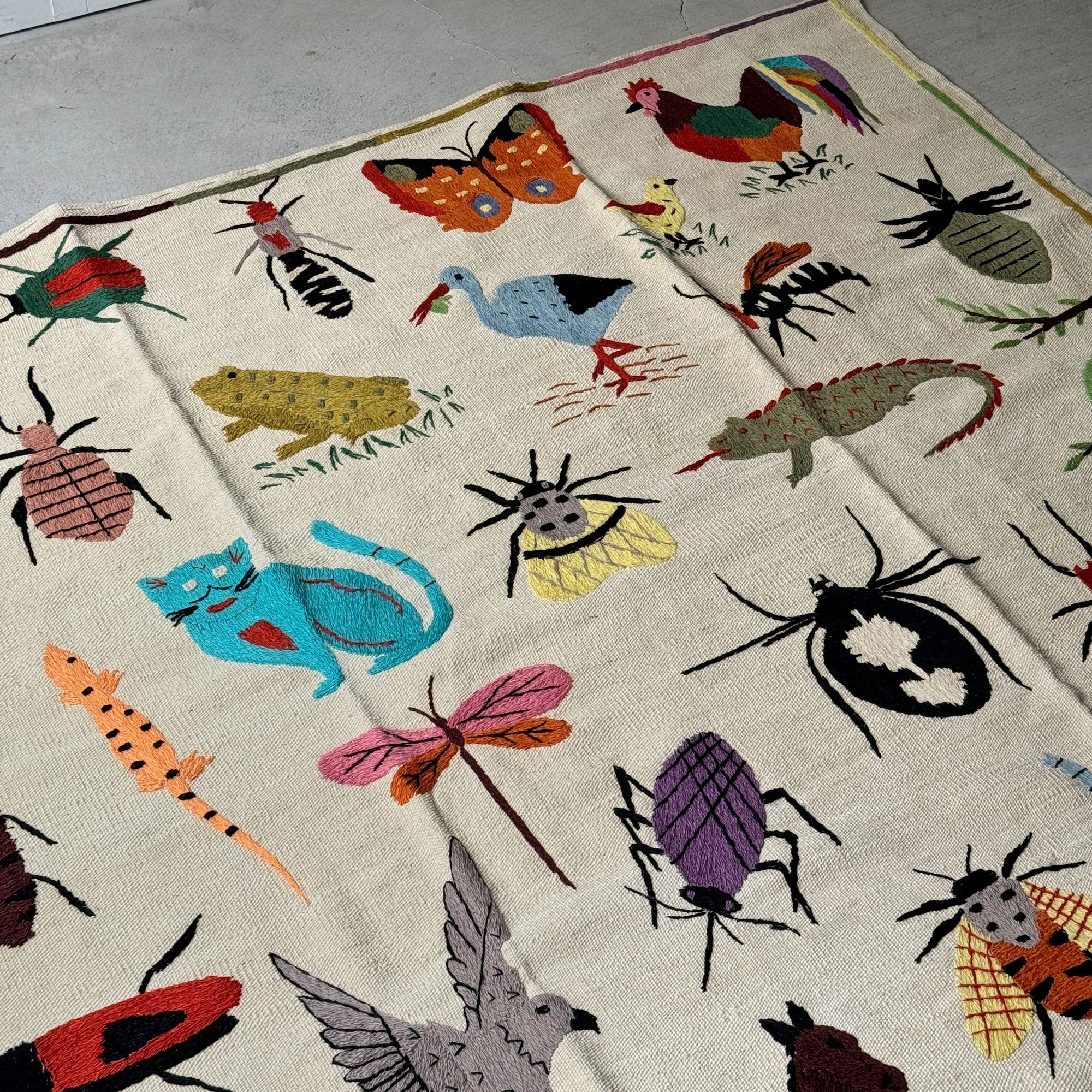 Suzani Rug Bugs and animals - minä perhonen