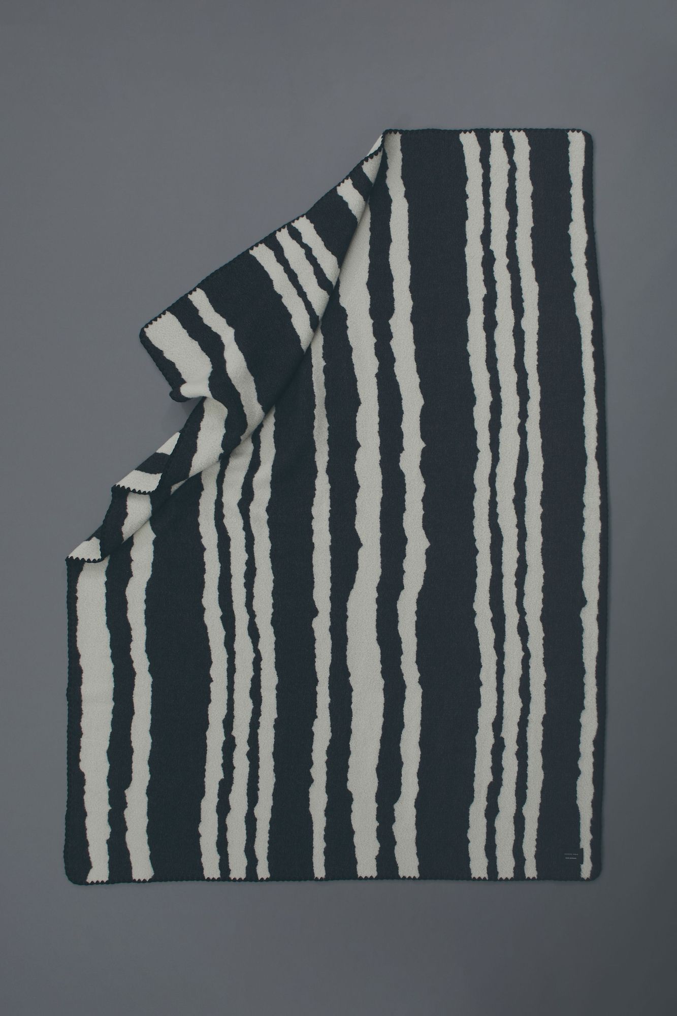 SOUTHERN COUTURE ブランケット 50x 80 インチ 足跡 SOUTHERN COUTURE ブランケット 50x 80 インチ 足跡 River