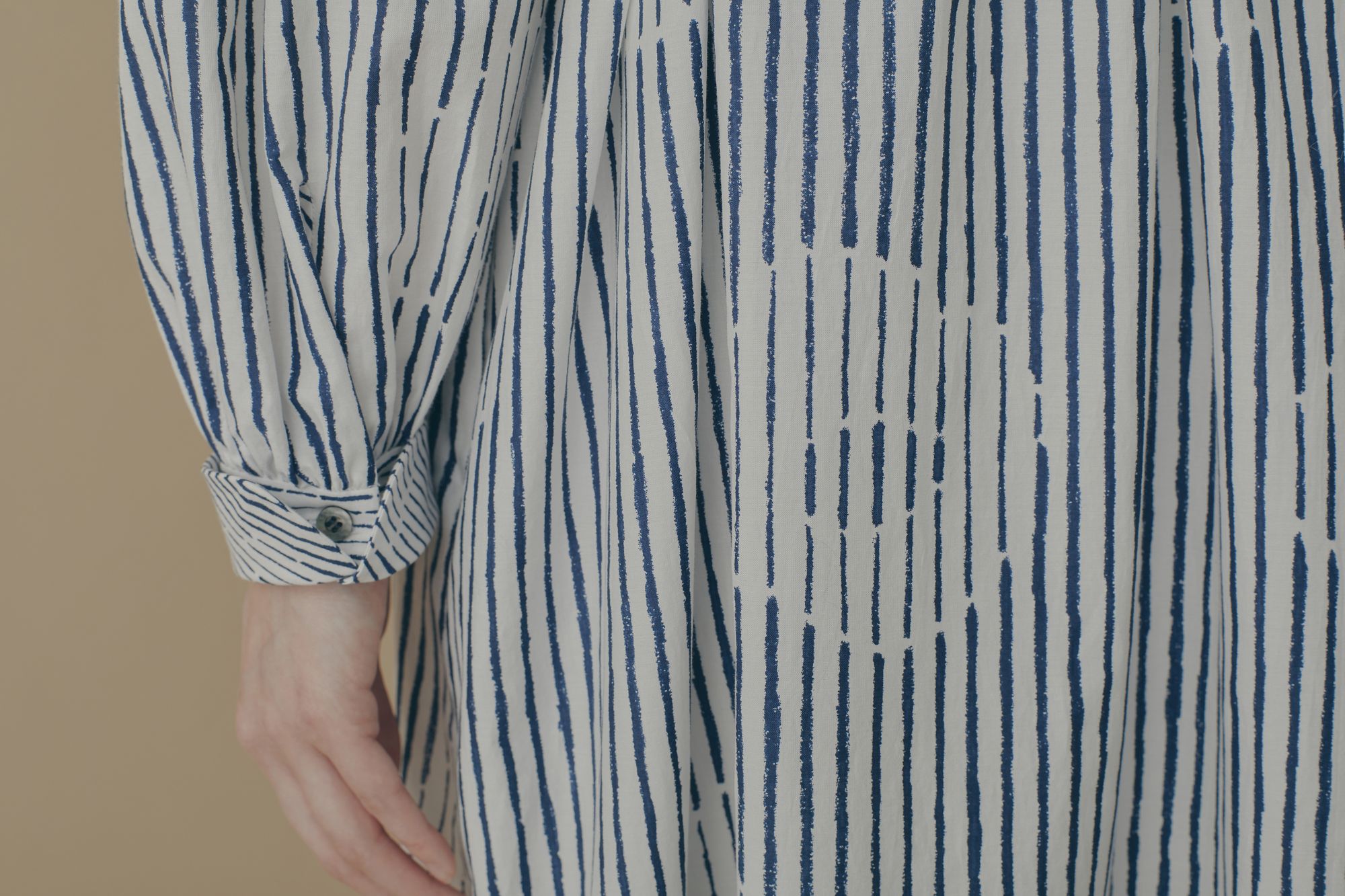 misty flower スタンドカラーギャザードレス - minä perhonen