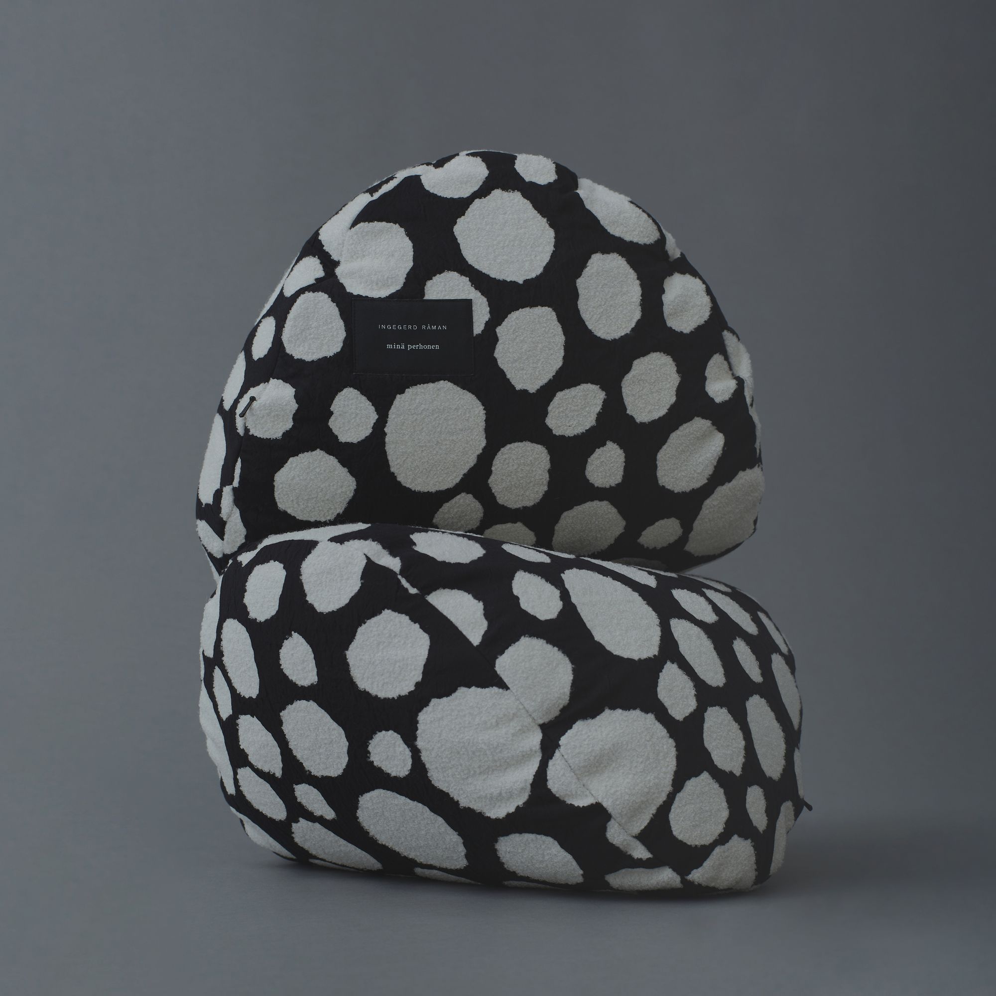 Cushions - minä perhonen