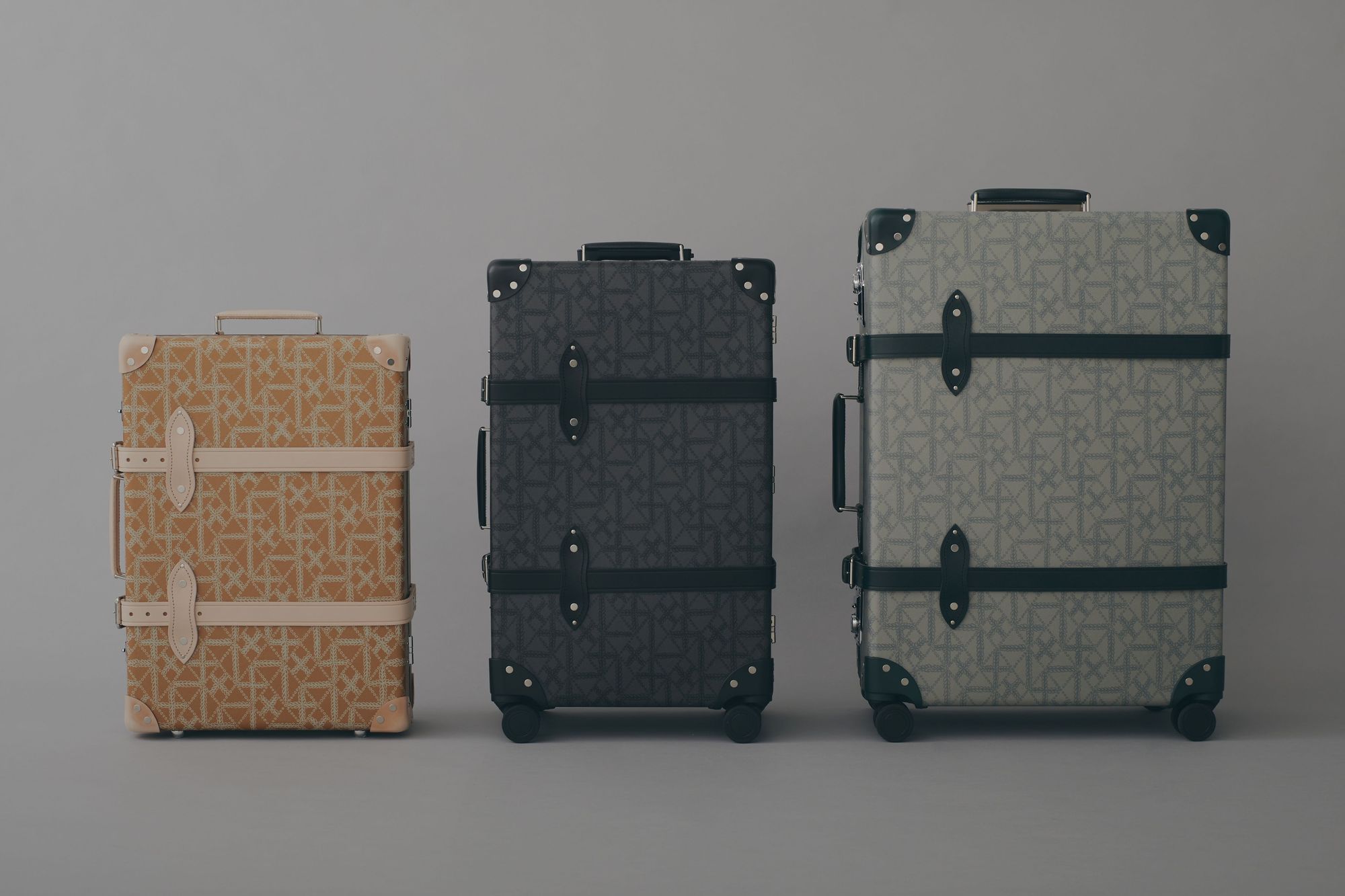 GLOBE TROTTER + paint large check in - minä perhonen