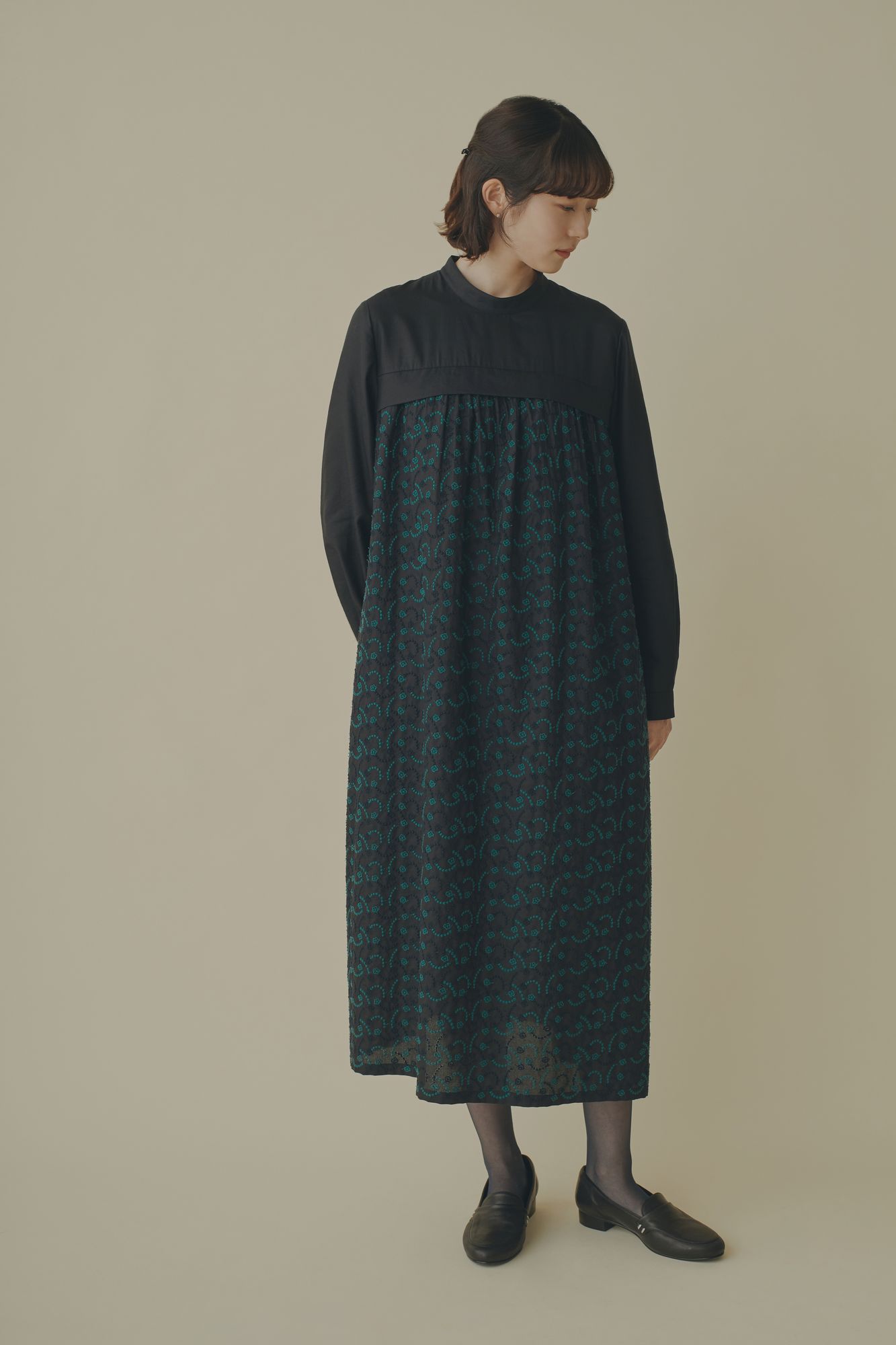 ミナペルホネン　flower leap スタンドカラードレス38サイズ flower leap スタンドカラードレス - minä perhonen