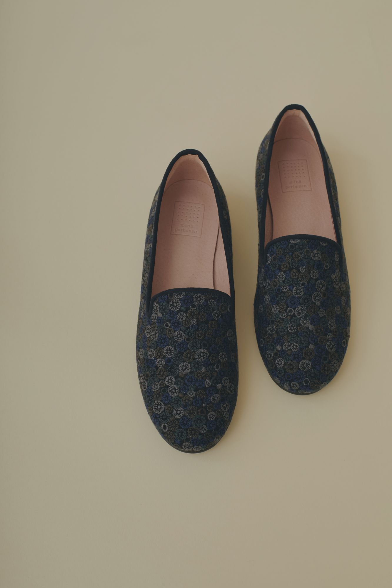 skyful aurinko - minä perhonen