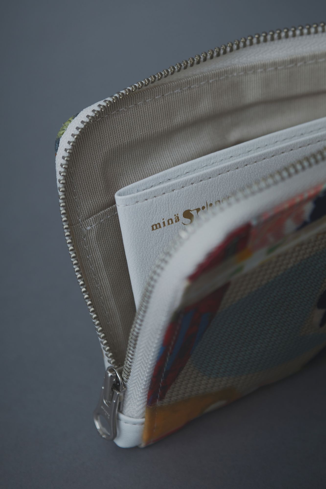 collage wallet - minä perhonen