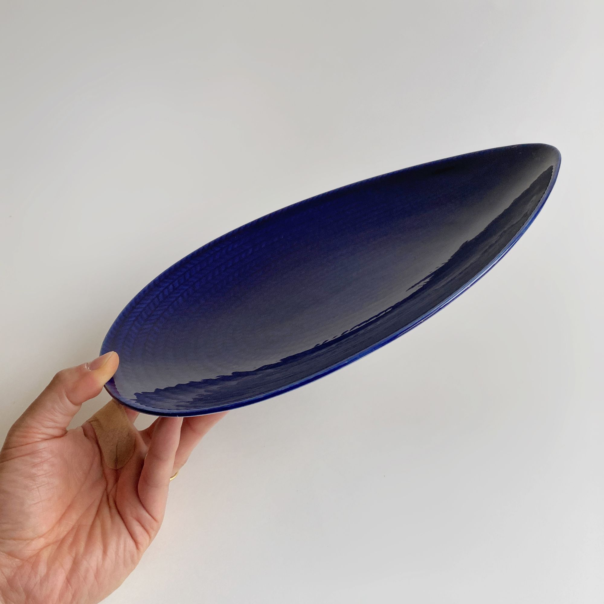 Blå Eld Teardrop Dish 28.5cm - minä perhonen