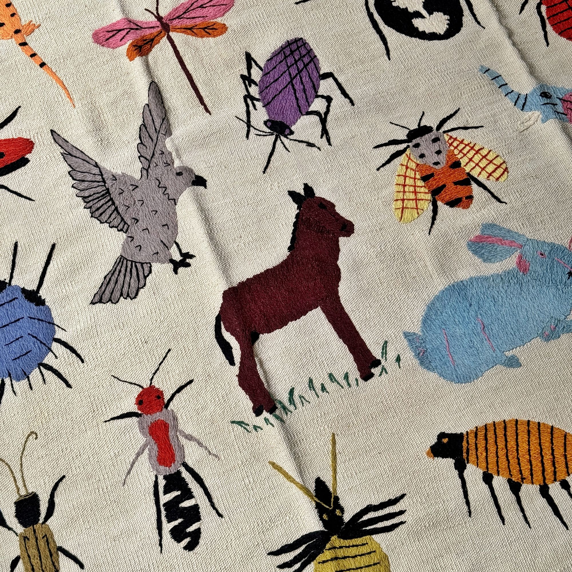 Suzani Rug Bugs and animals - minä perhonen