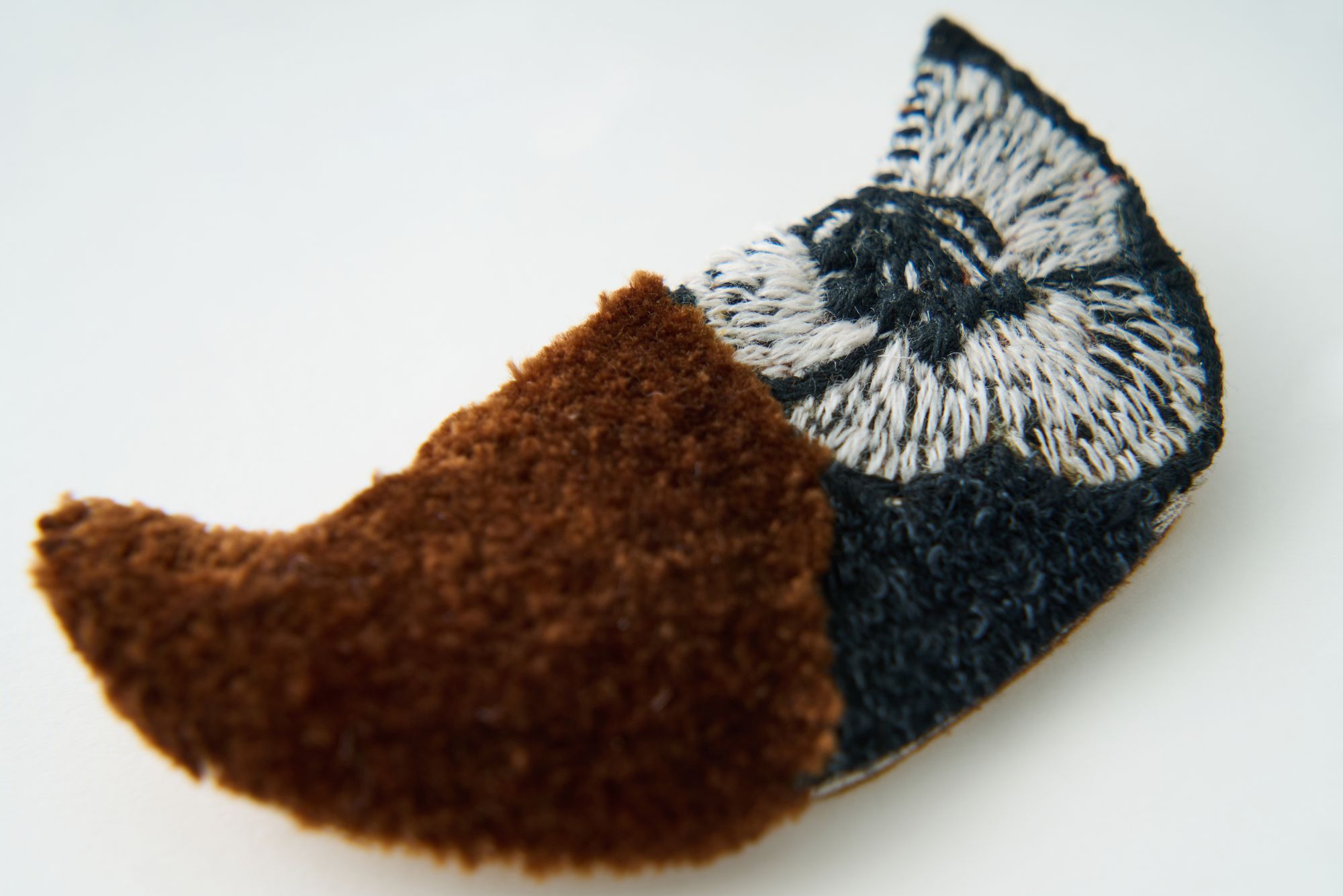 anone-anone ブローチ -ニードルパンチタイプ- - minä perhonen