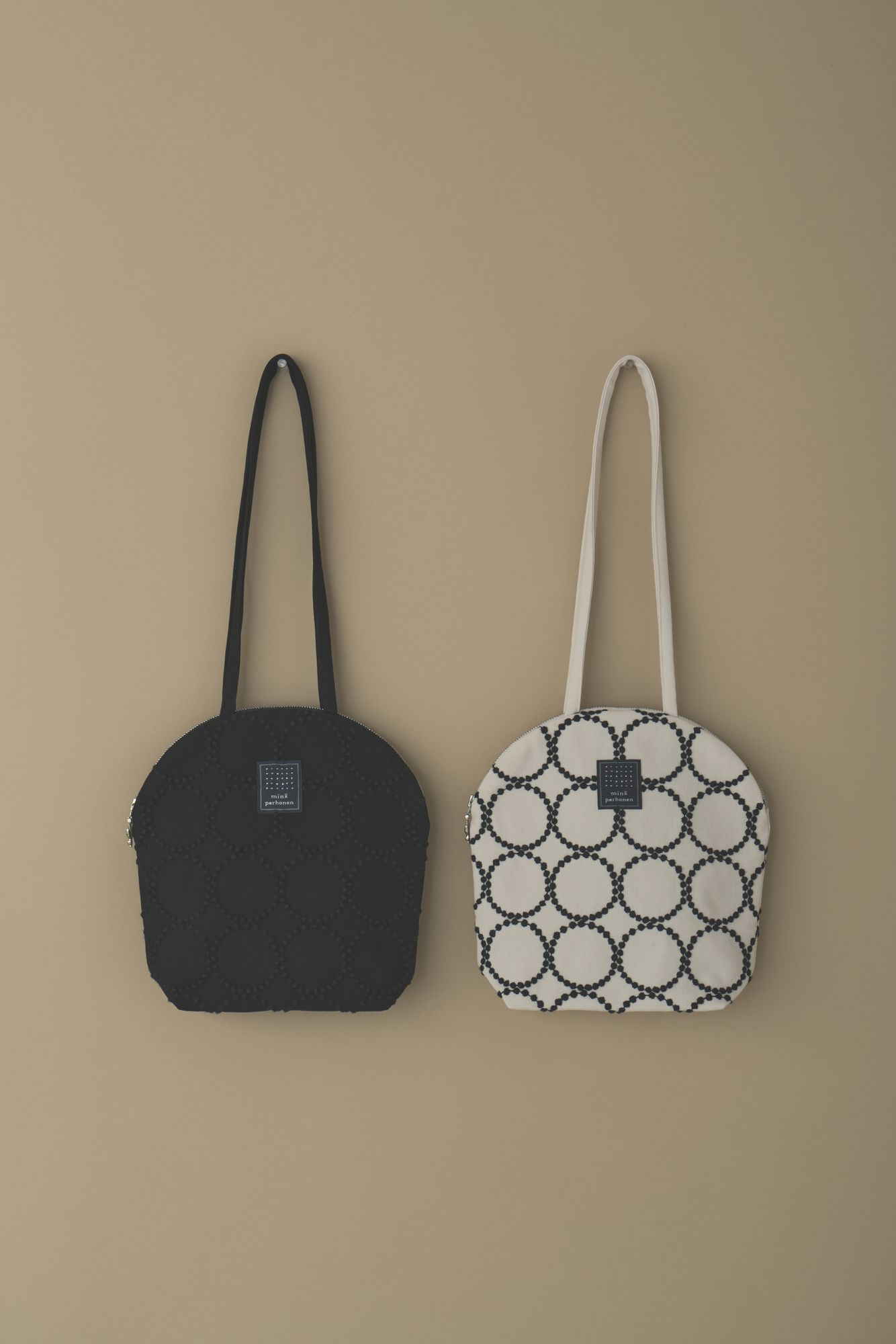 ミナペルホネン tambourine mini muffin bag black tambourine muffin bag - minä perhonen