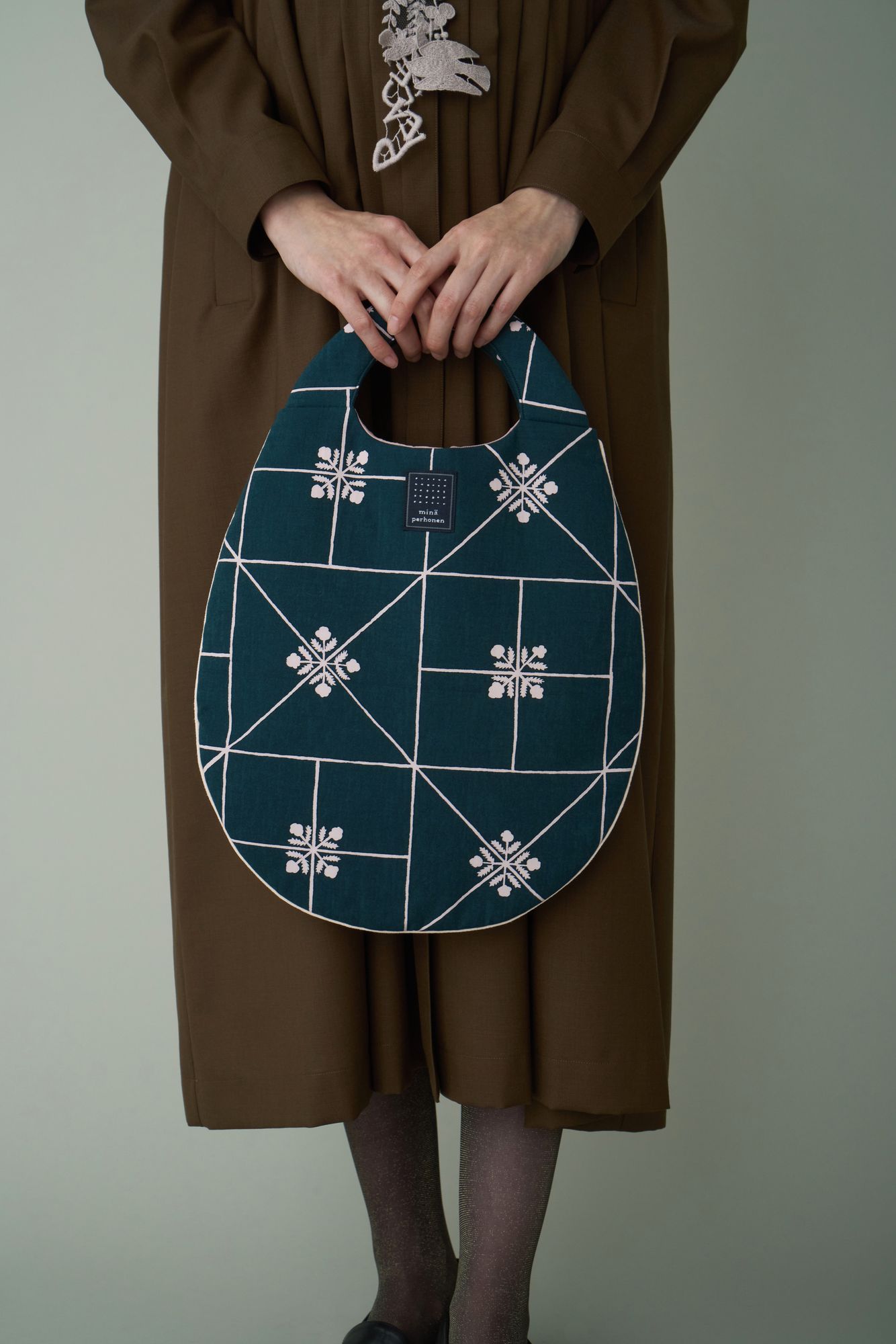 や*ー様 (新品・超貴重)ミナペルホネンエッグバッグ floret エッグバッグ - minä perhonen
