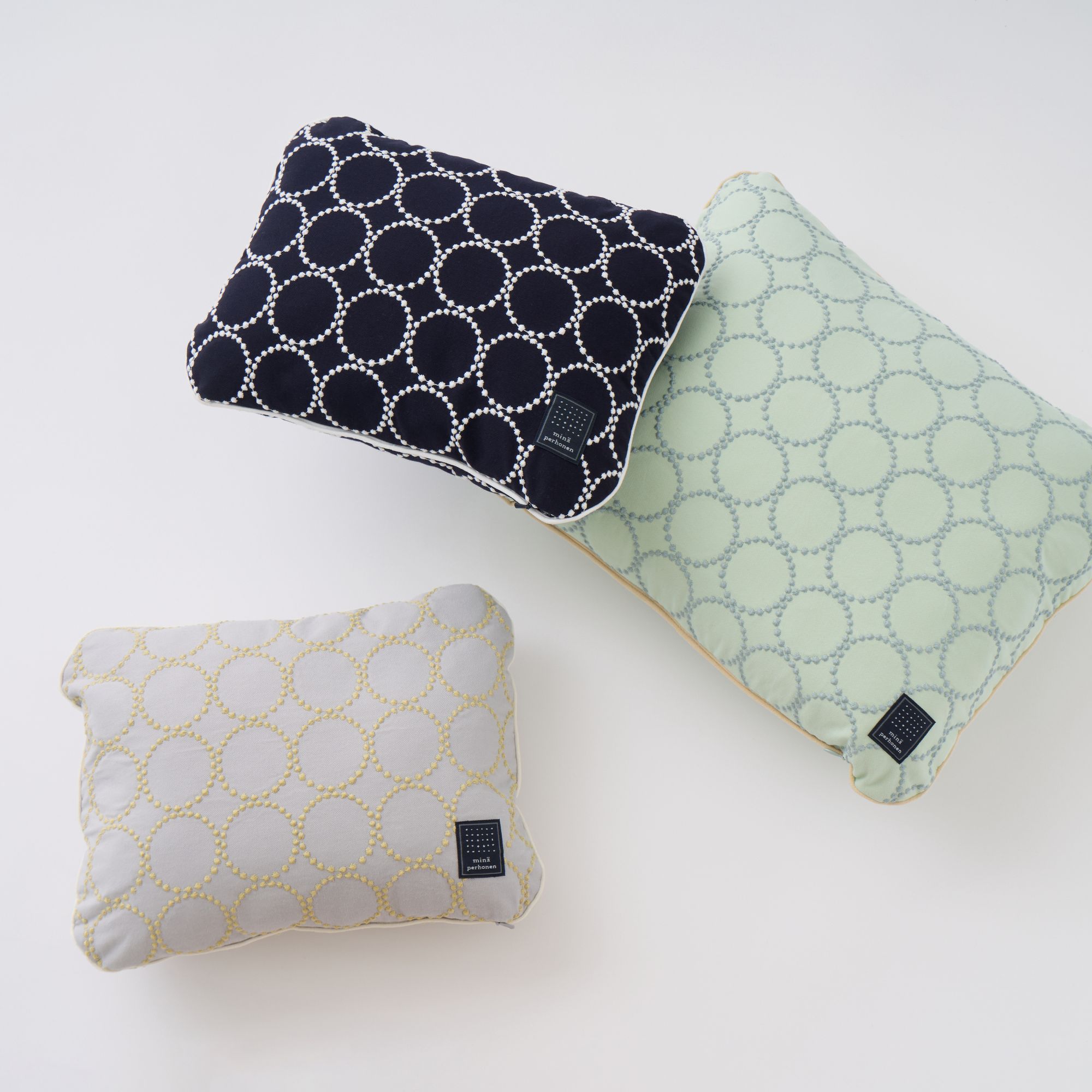 Cushions - minä perhonen