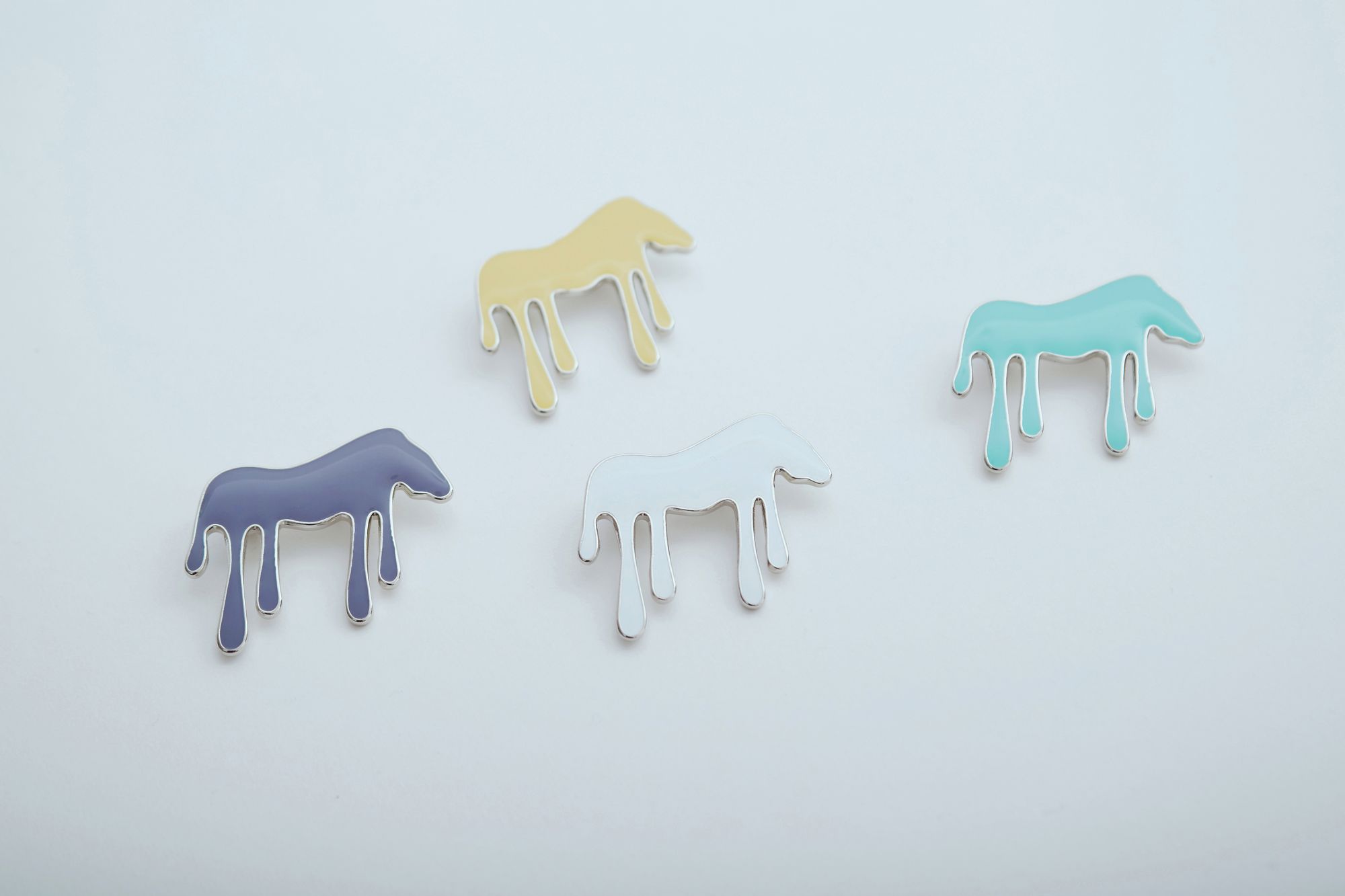 ミナペルホネン malu ブローチ liquide “horse” ブローチ - minä perhonen